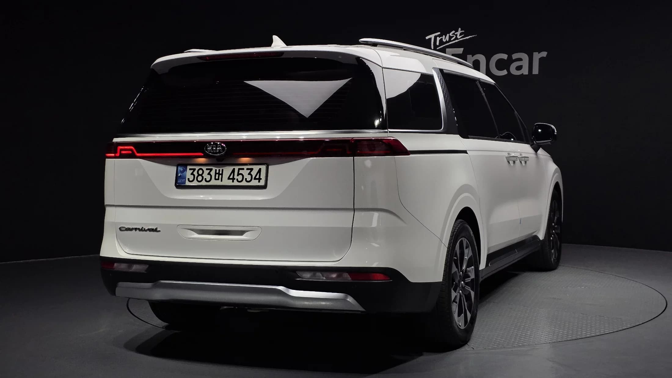 Kia Carnival 9-Seater Signature, 2021 г. 66833 км. — фото 2