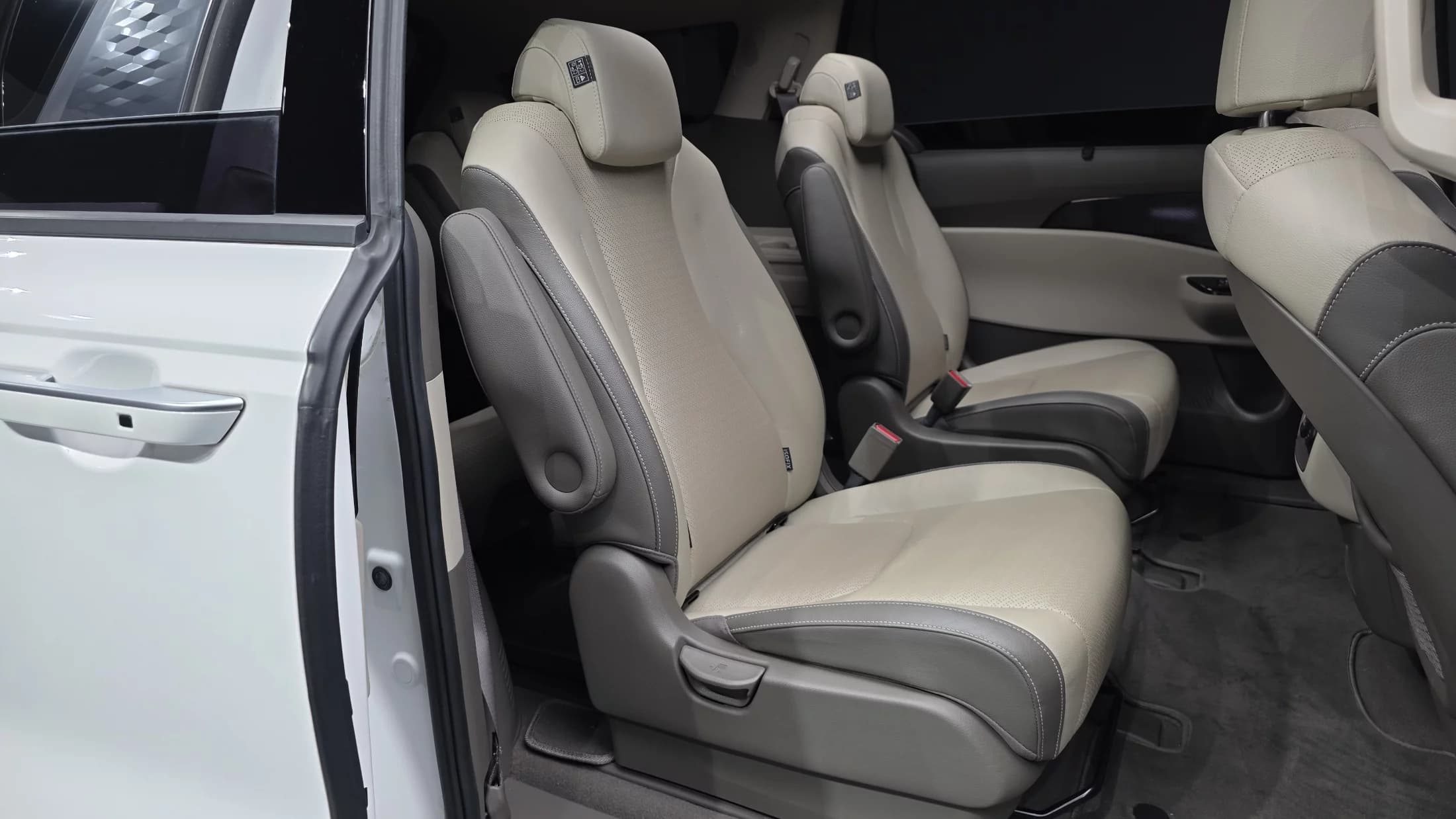 Kia Carnival 9-Seater Signature, 2021 г. 66833 км. — фото 12