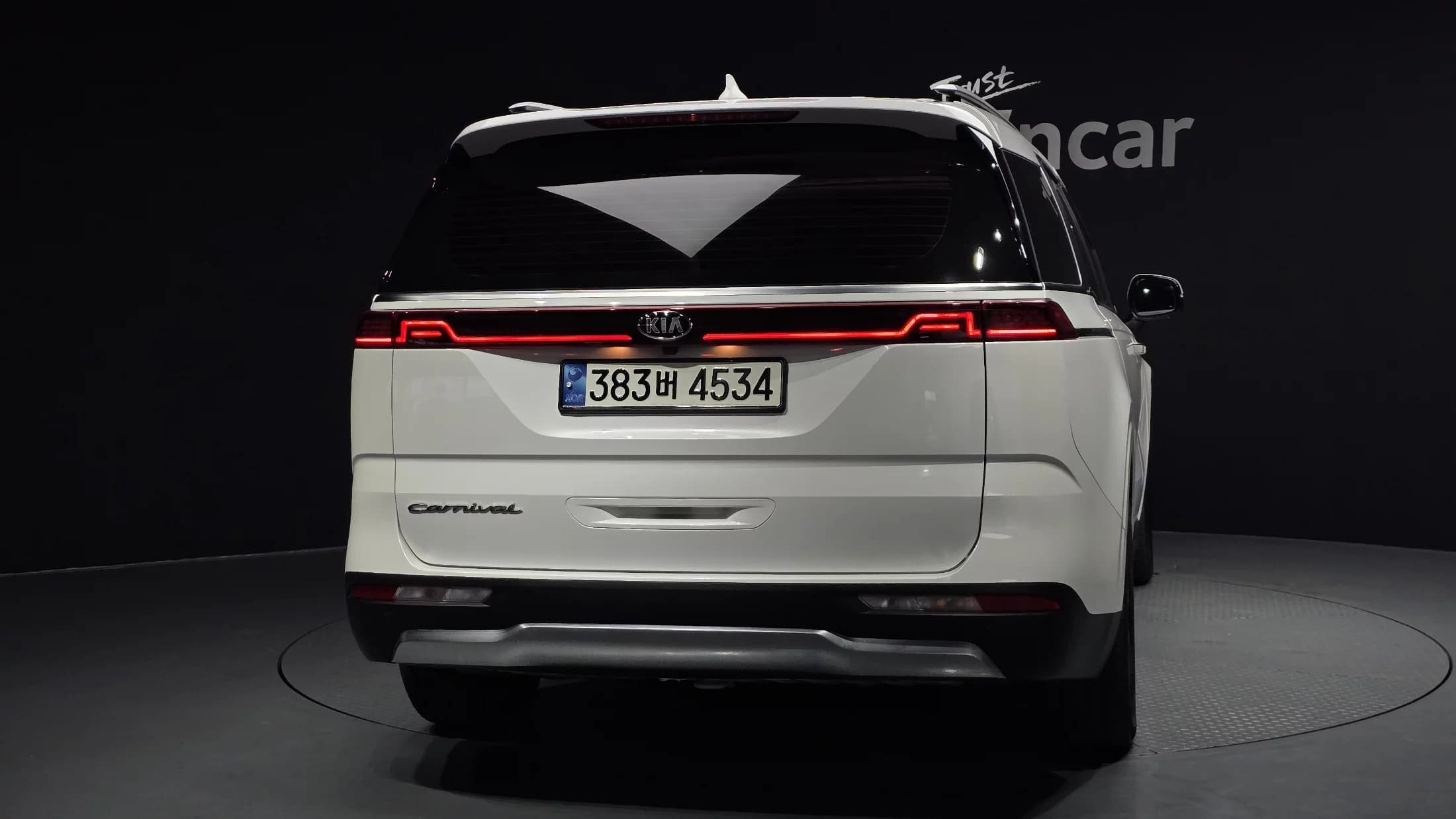 Kia Carnival 9-Seater Signature, 2021 г. 66833 км. — фото 4