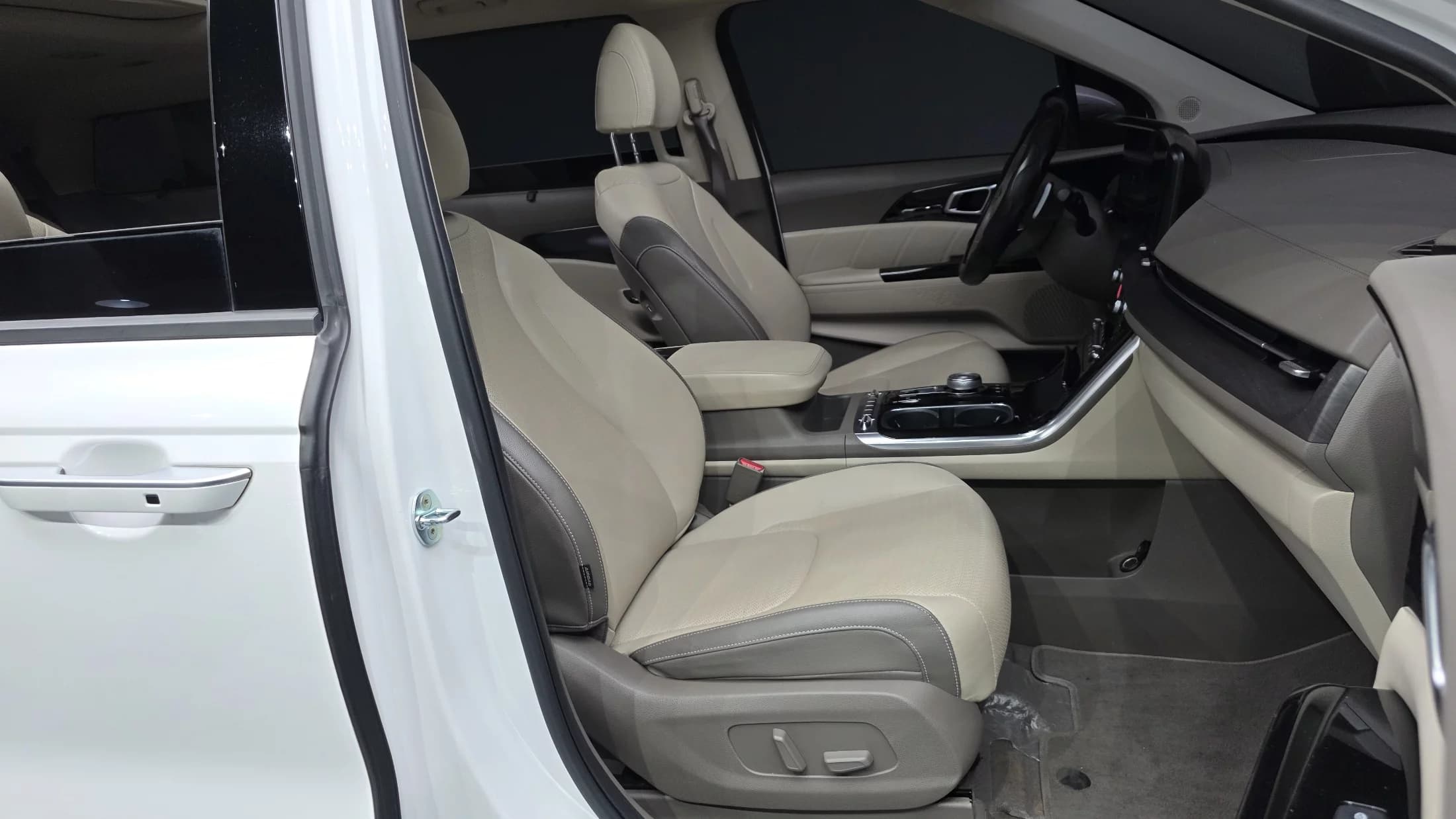 Kia Carnival 9-Seater Signature, 2021 г. 66833 км. — фото 10