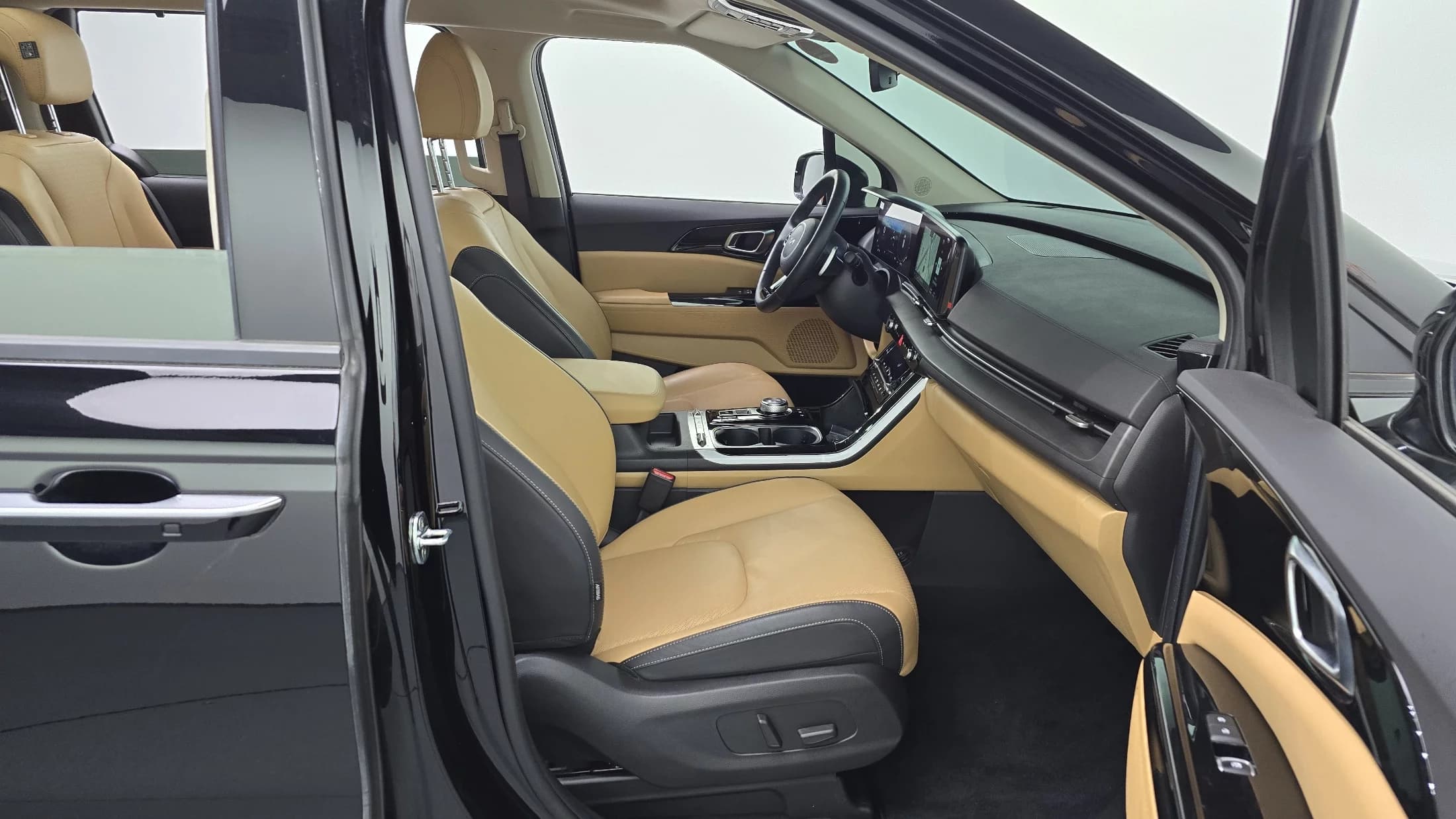 Kia Carnival Gasoline 9-Seater Noblesse, 2021 г. 15884 км. — фото 11