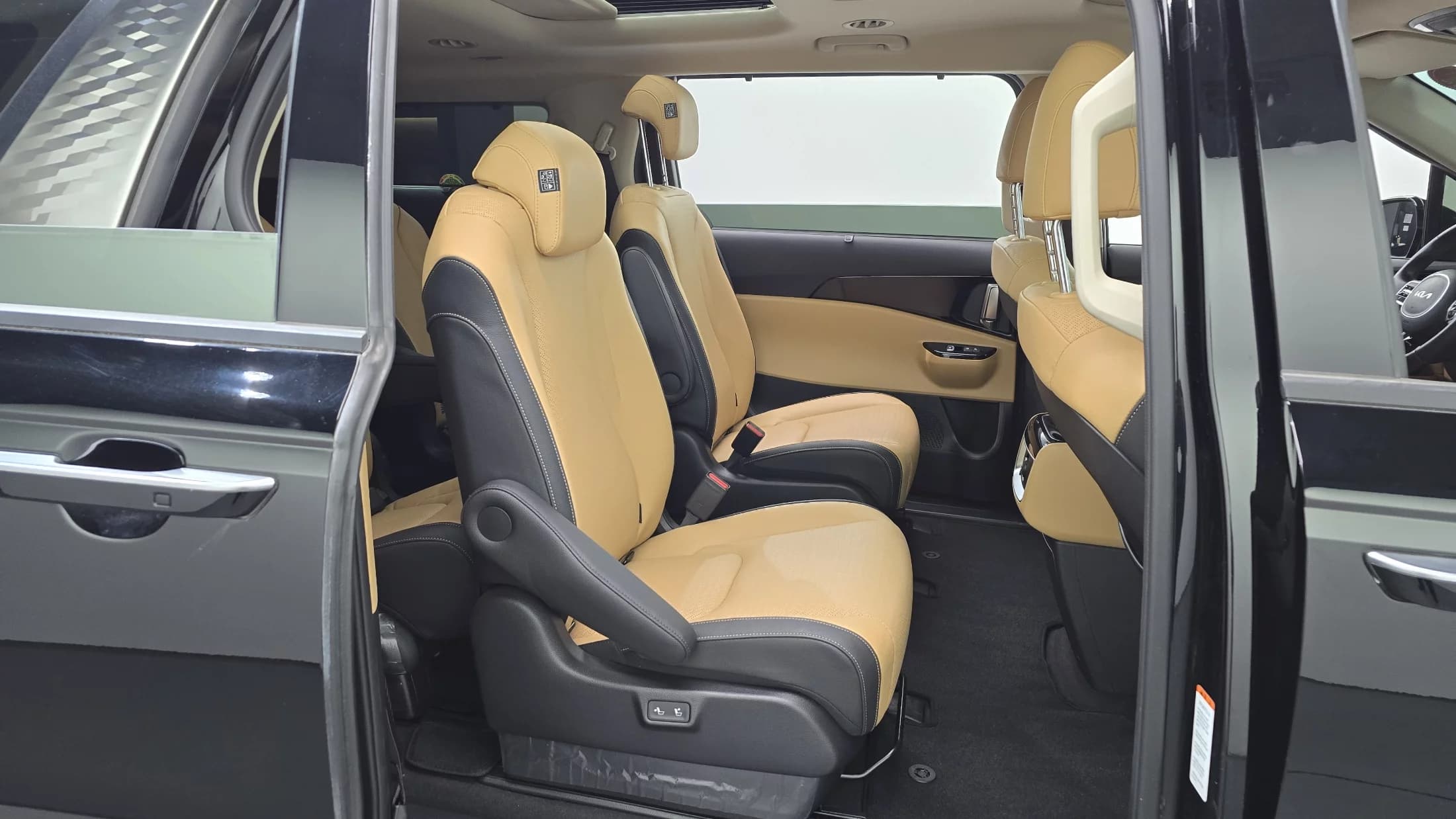 Kia Carnival Gasoline 9-Seater Noblesse, 2021 г. 15884 км. — фото 12
