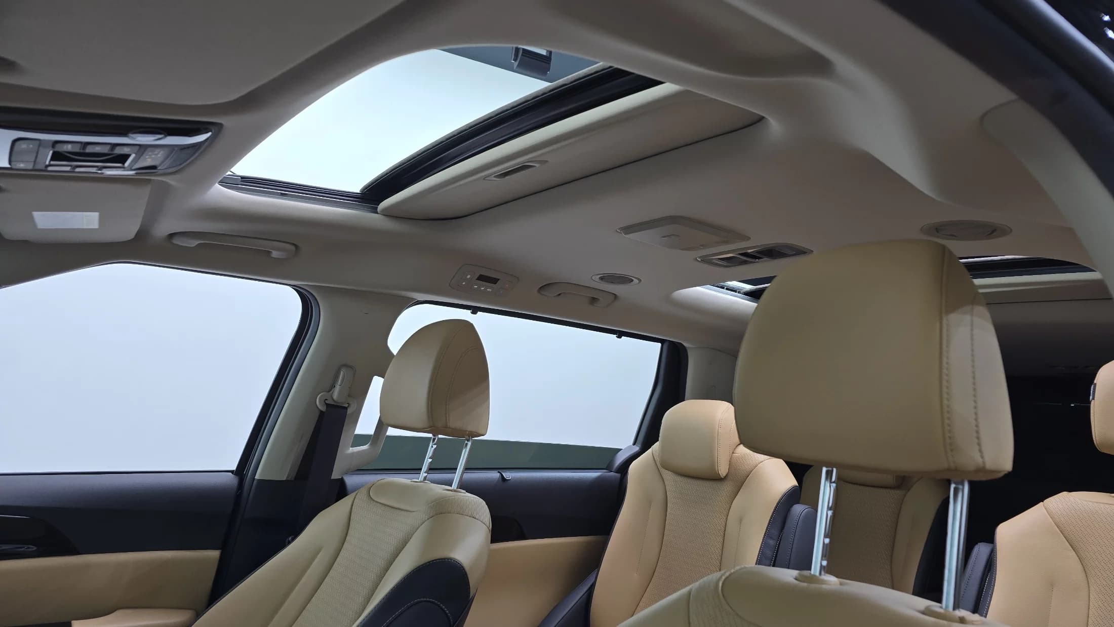Kia Carnival Gasoline 9-Seater Noblesse, 2021 г. 15884 км. — фото 19