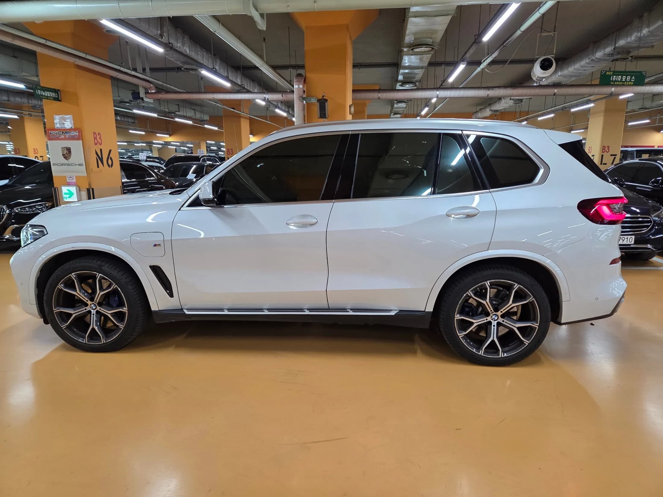 BMW X5 xDrive 45e M Sport, гибрид, 2021 г. 48828 км. — фото 9