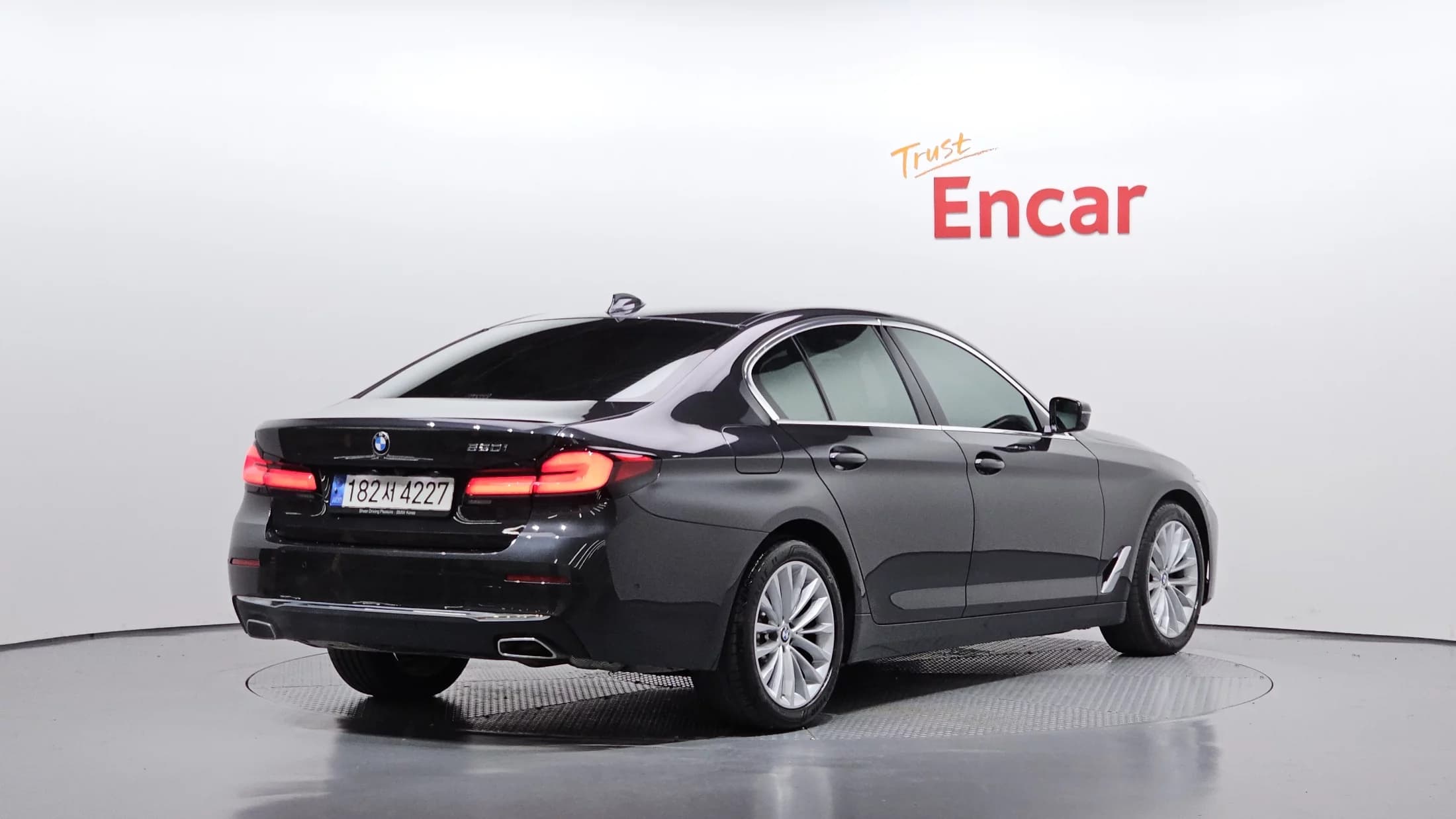 BMW 5-Series 520i Luxury, 2022 г. 26174 км. — фото 2