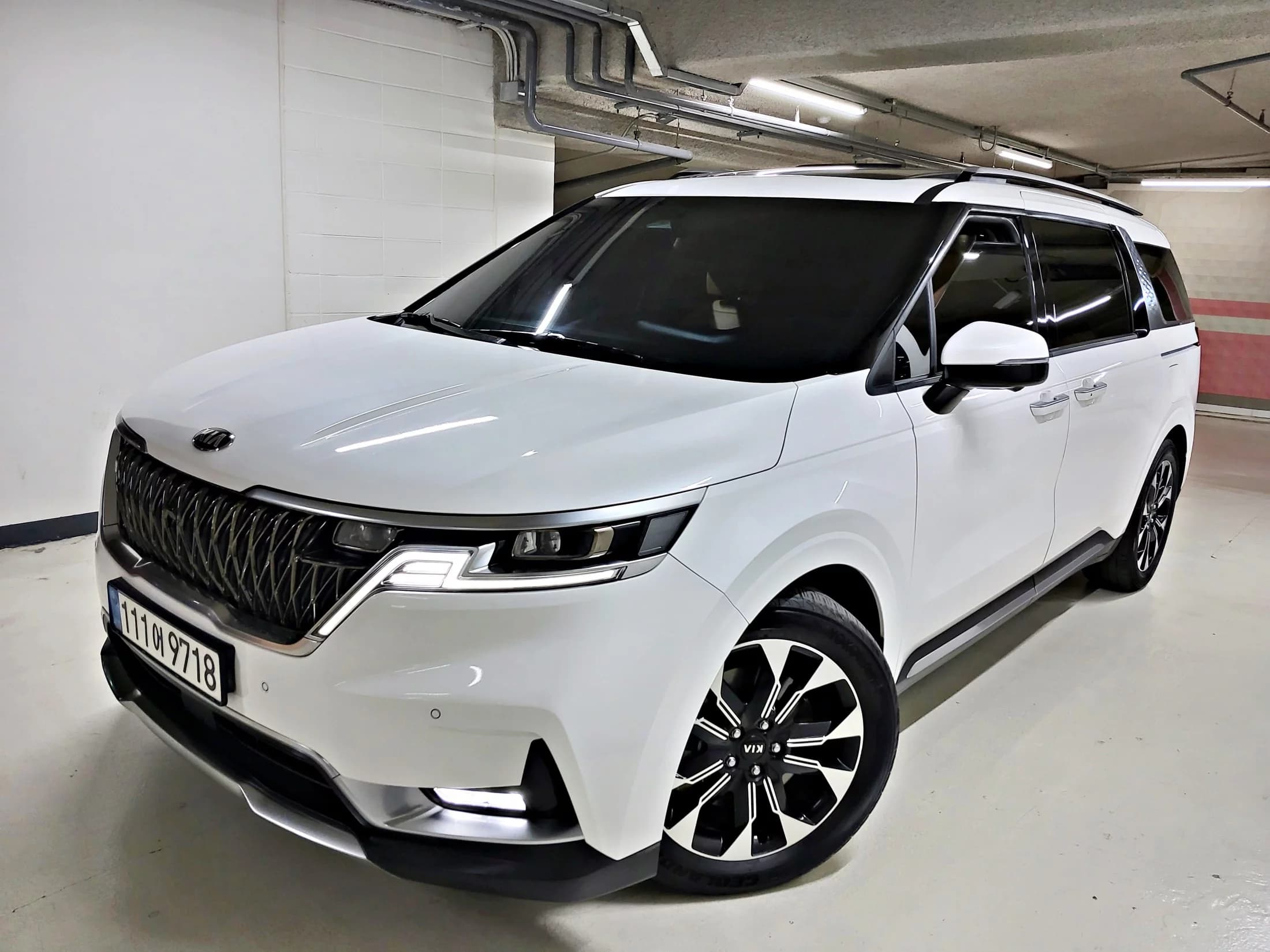 Kia Carnival 7-Seater Signature, 2021 г. 98008 км. — фото 2