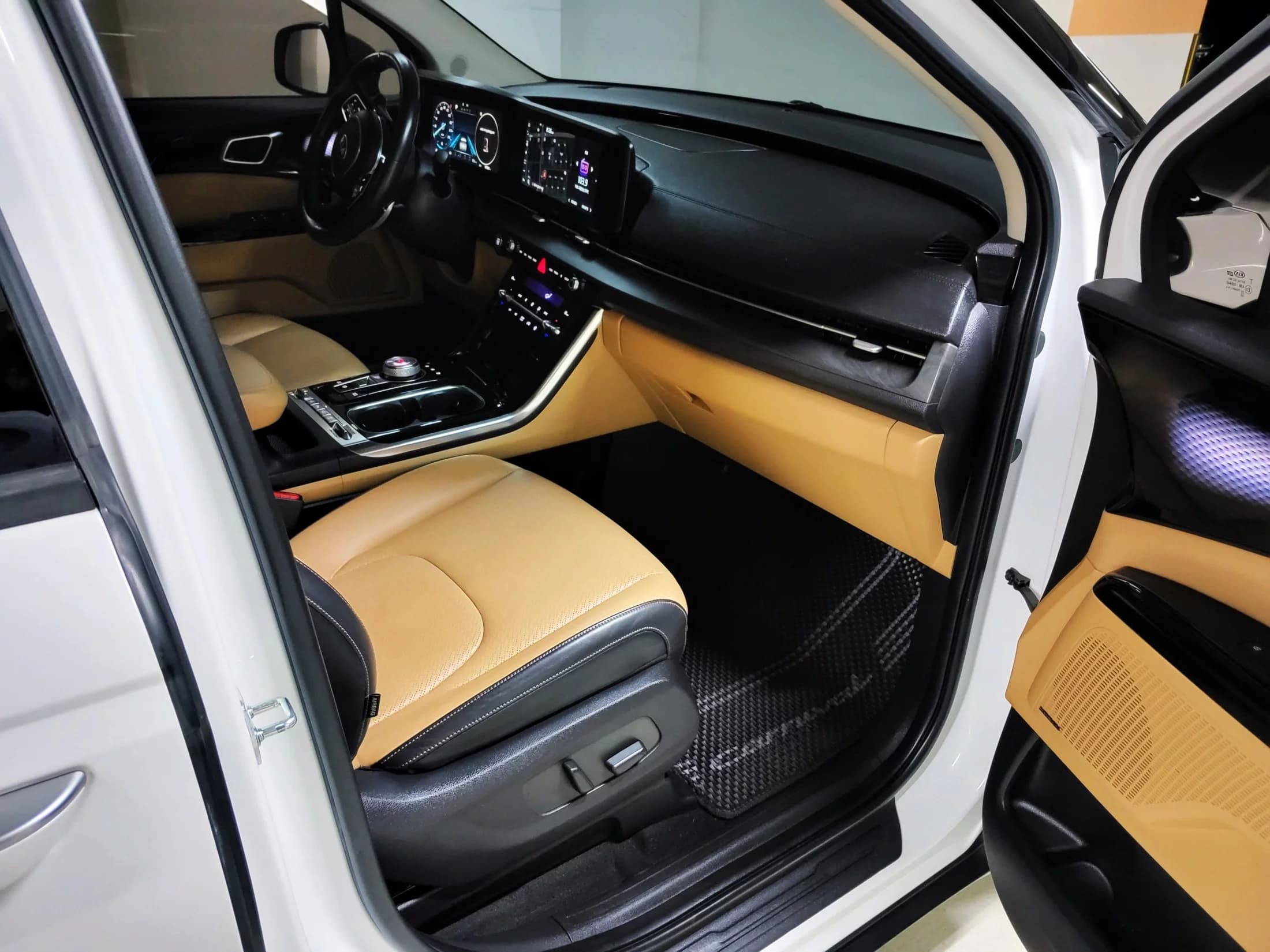 Kia Carnival 7-Seater Signature, 2021 г. 98008 км. — фото 14