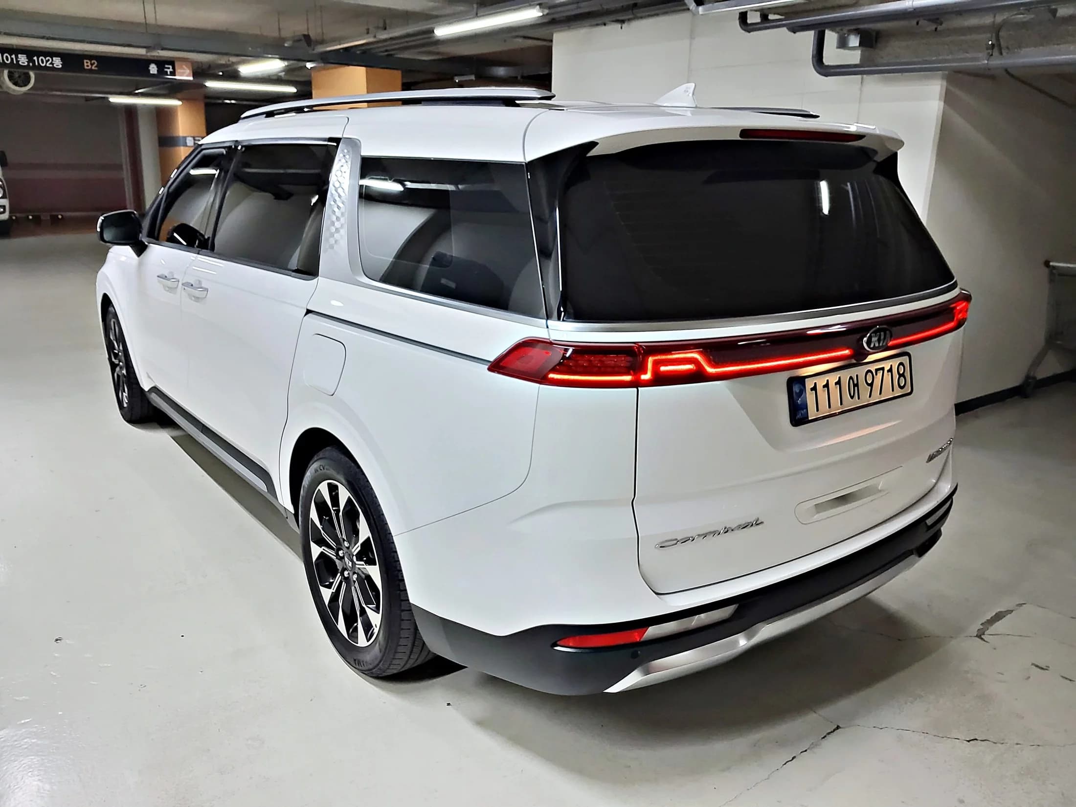 Kia Carnival 7-Seater Signature, 2021 г. 98008 км. — фото 3