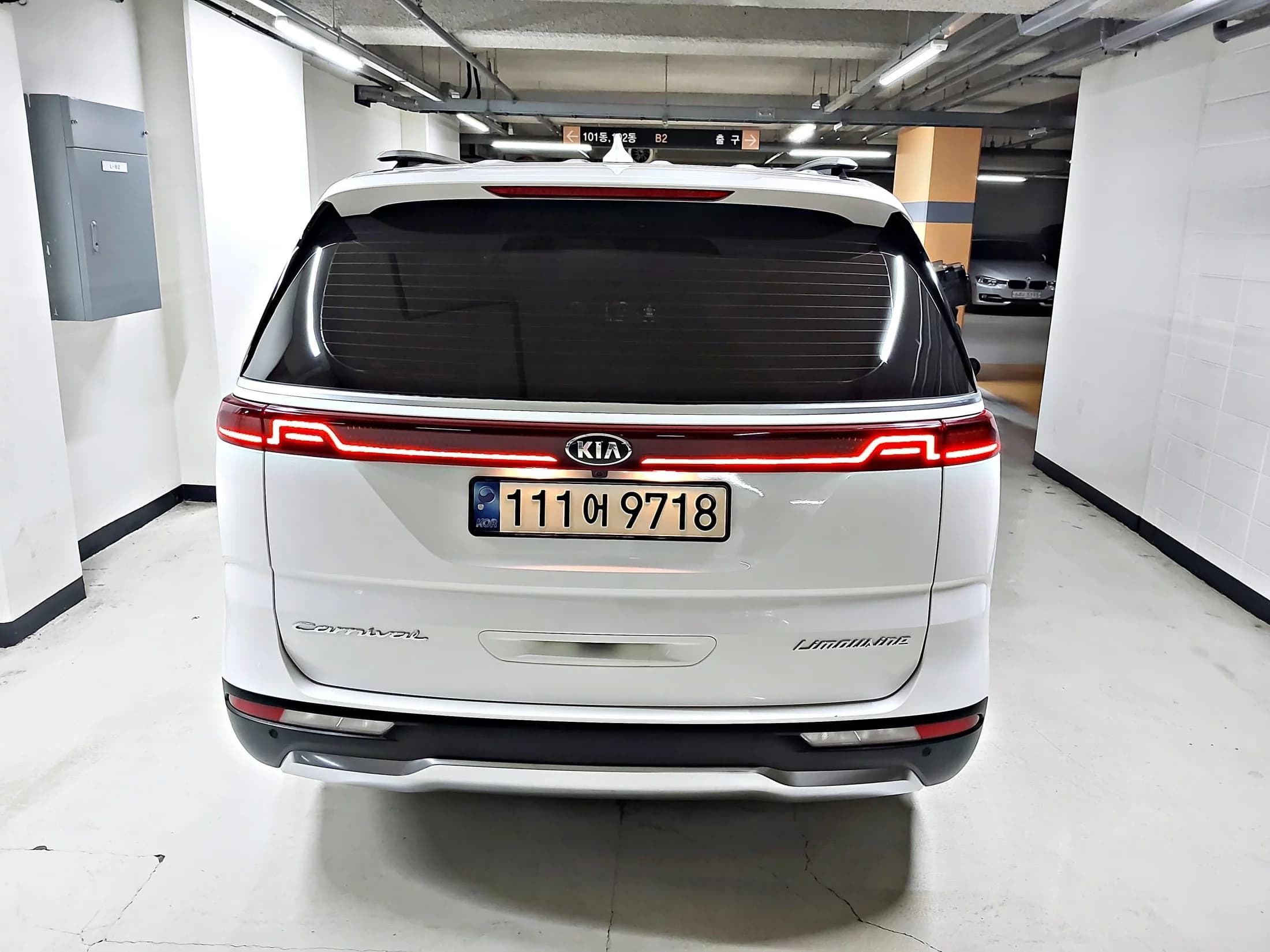 Kia Carnival 7-Seater Signature, 2021 г. 98008 км. — фото 4