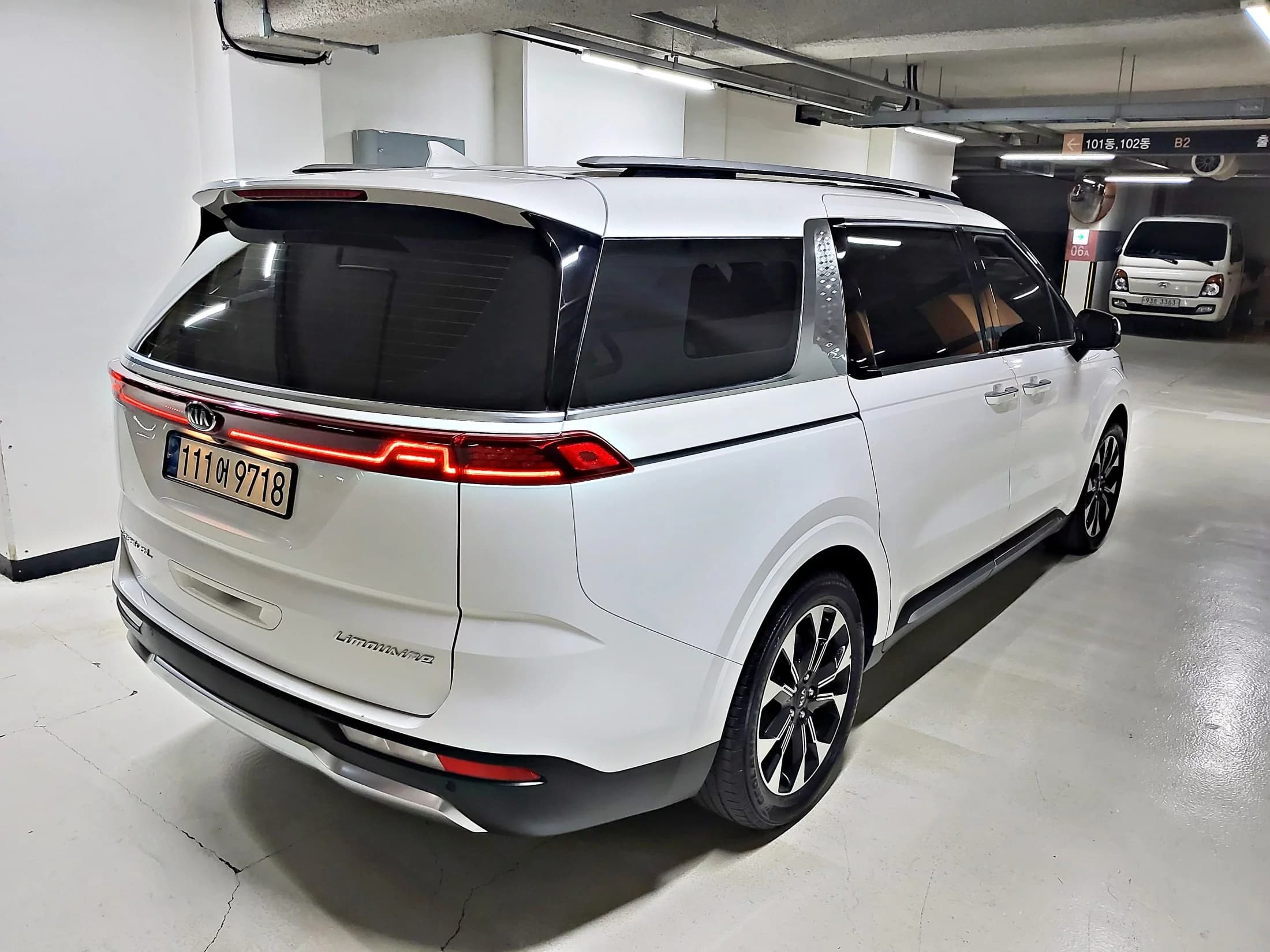 Kia Carnival 7-Seater Signature, 2021 г. 98008 км. — фото 5
