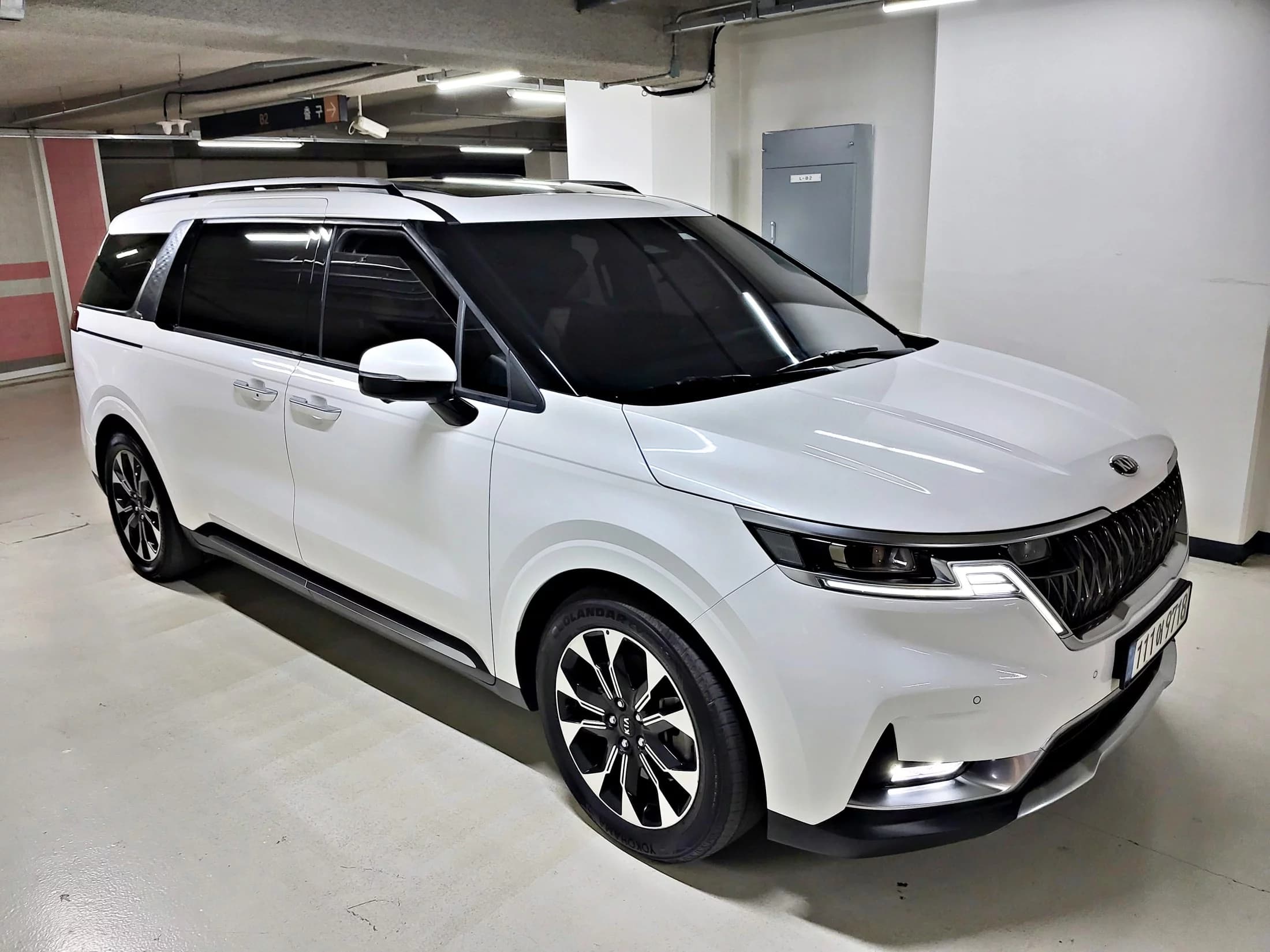 Kia Carnival 7-Seater Signature, 2021 г. 98008 км. — фото 6