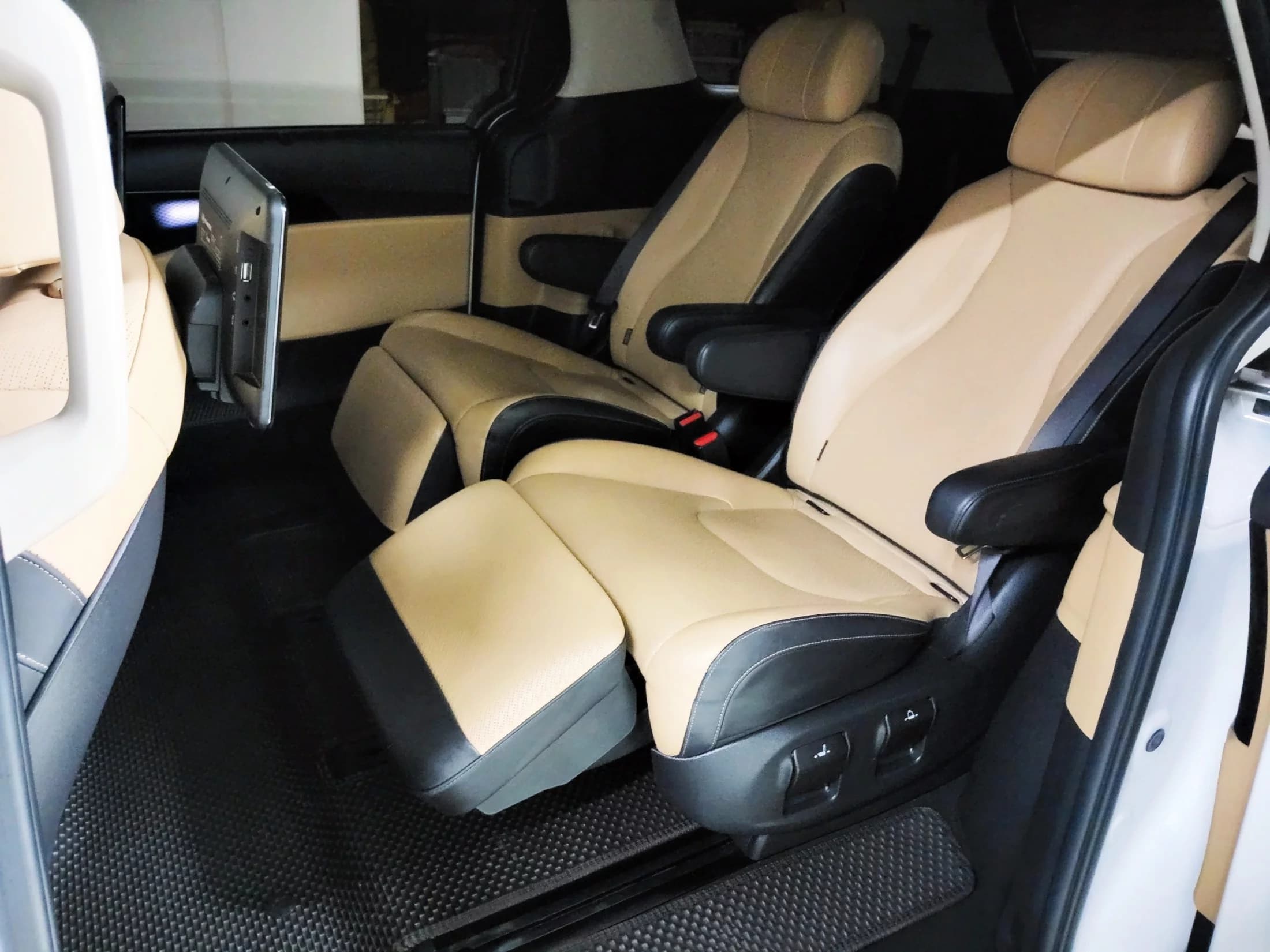 Kia Carnival 7-Seater Signature, 2021 г. 98008 км. — фото 10