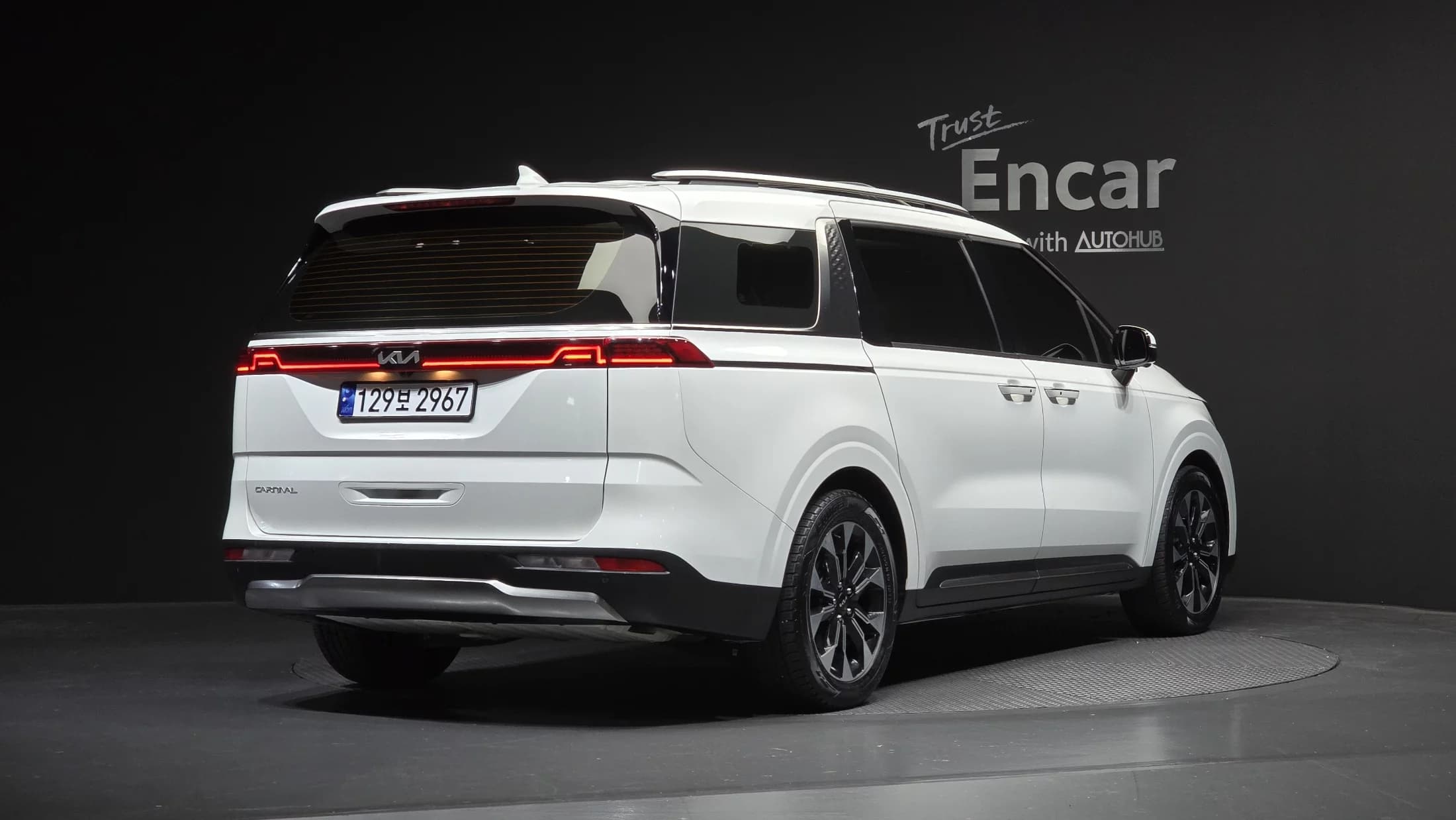 Kia Carnival 9-Seater Signature, 2022 г. 84764 км. — фото 2