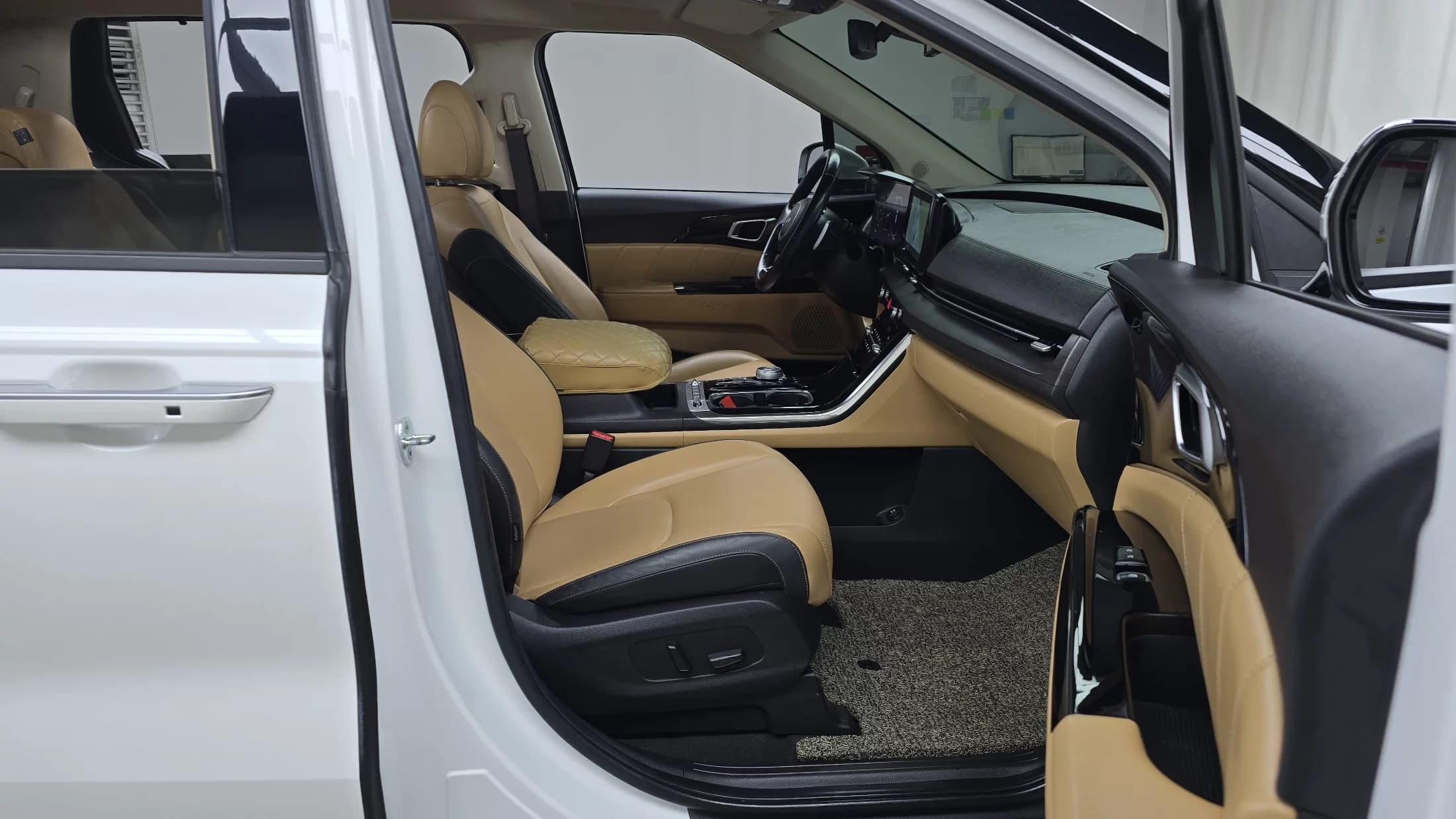 Kia Carnival 9-Seater Signature, 2022 г. 84764 км. — фото 11