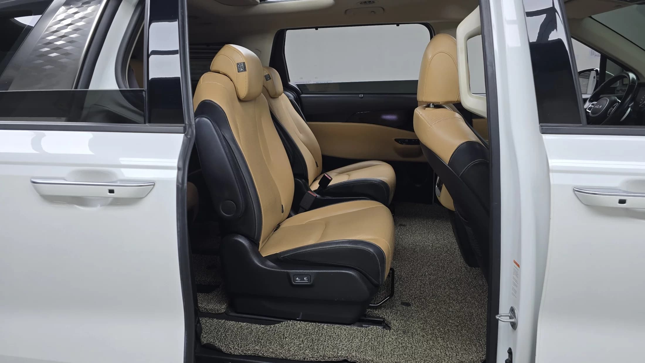 Kia Carnival 9-Seater Signature, 2022 г. 84764 км. — фото 12