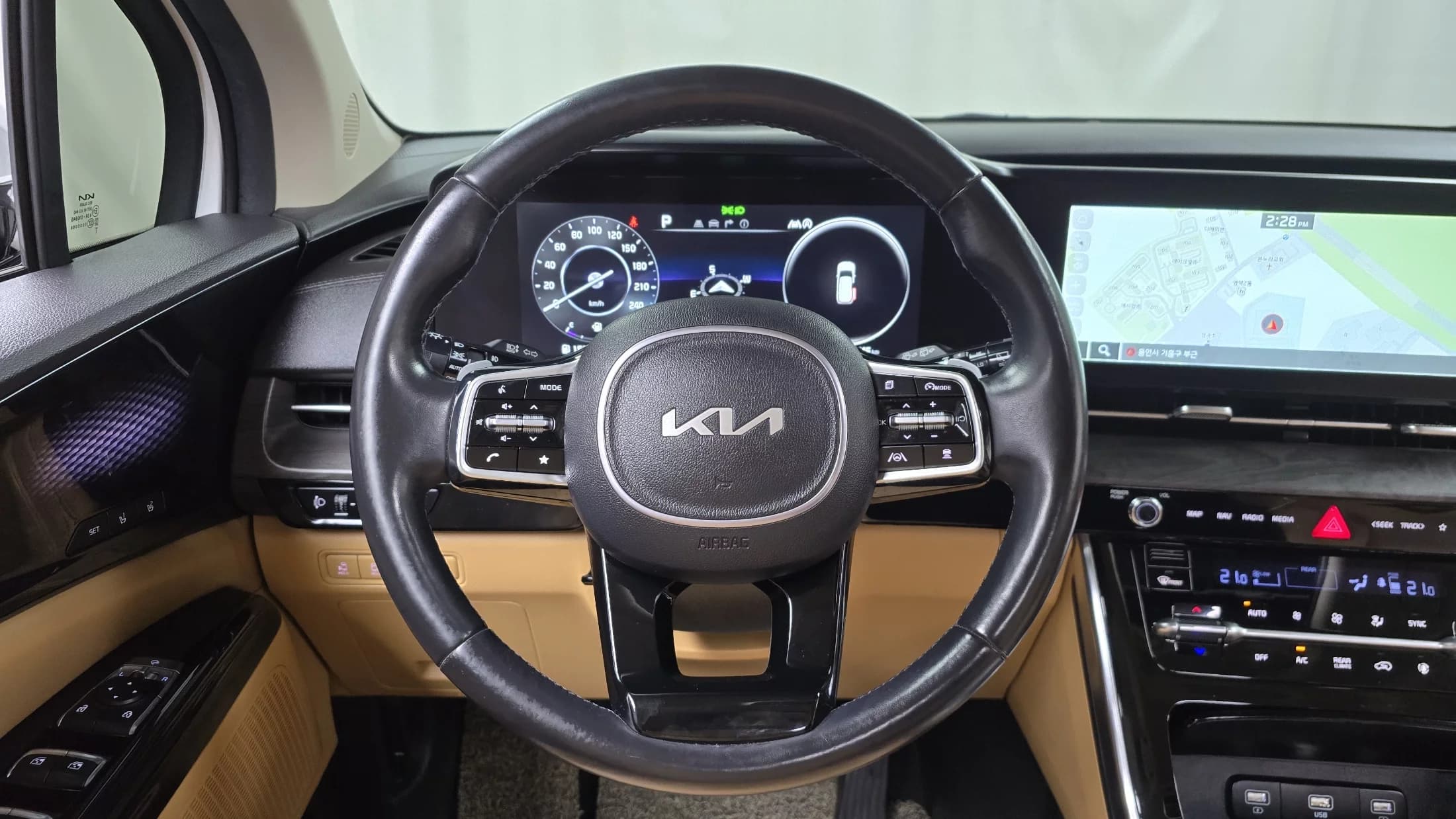 Kia Carnival 9-Seater Signature, 2022 г. 84764 км. — фото 13