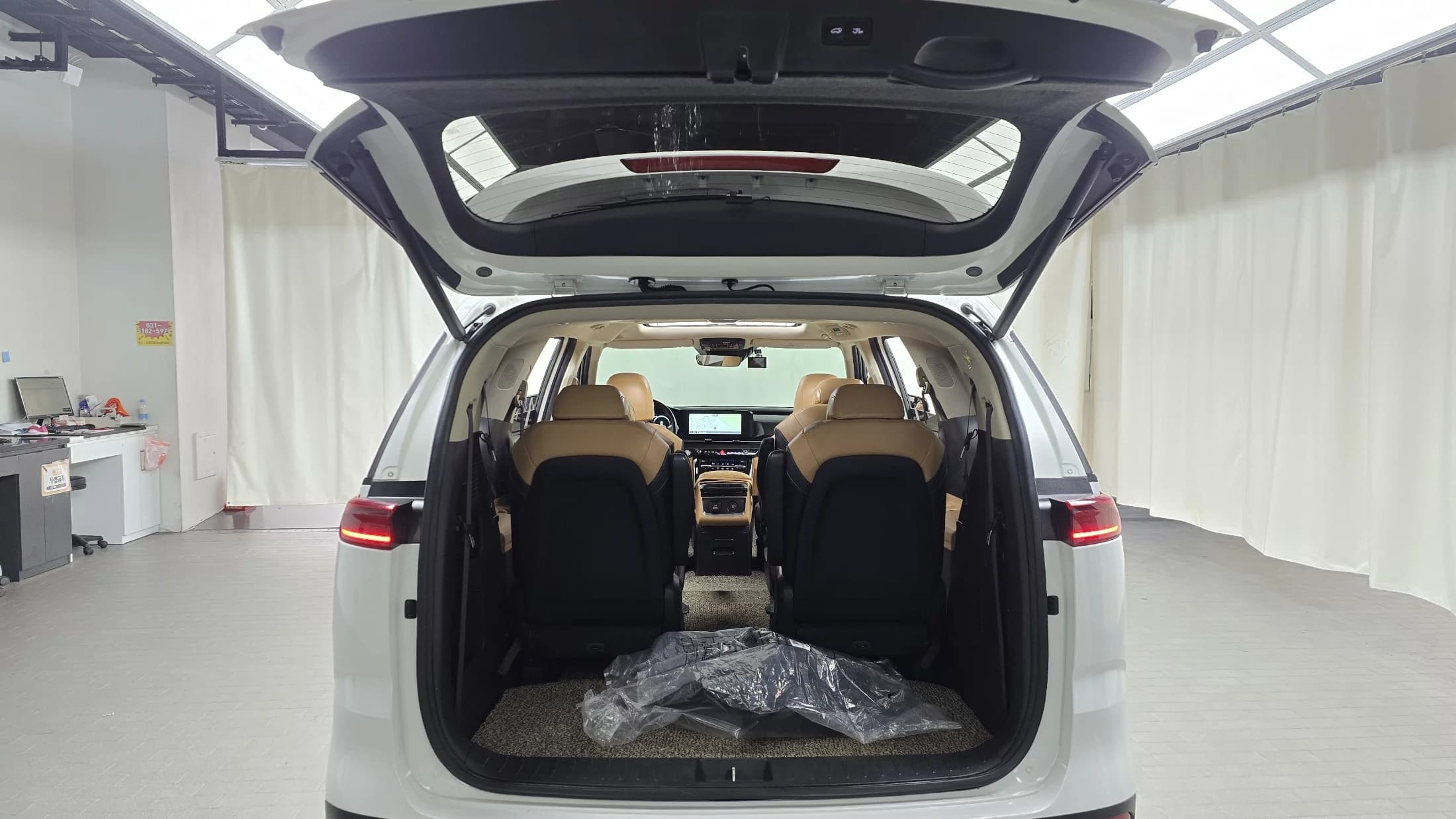 Kia Carnival 9-Seater Signature, 2022 г. 84764 км. — фото 20