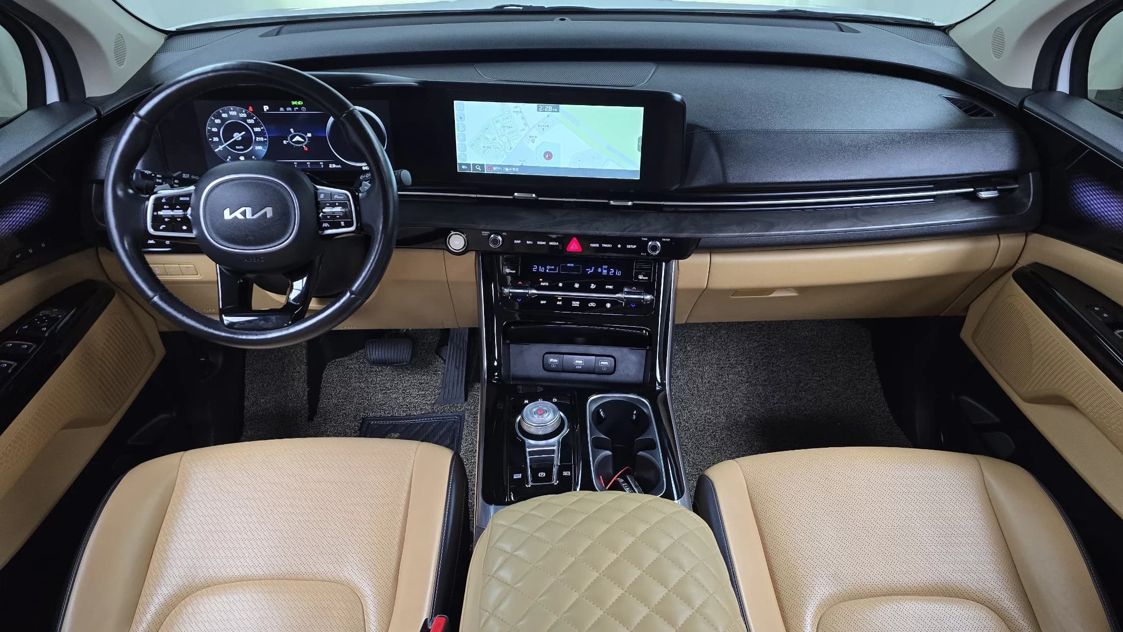 Kia Carnival 9-Seater Signature, 2022 г. 84764 км. — фото 7