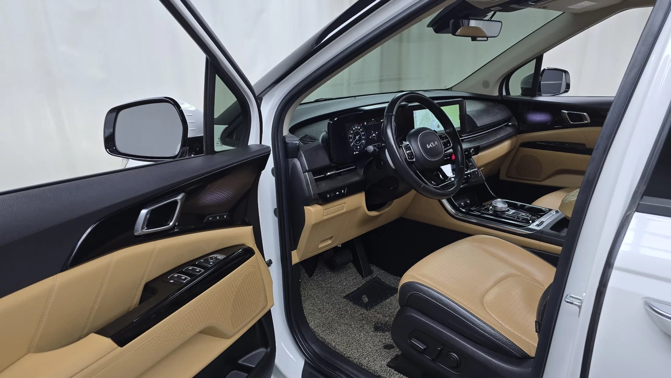 Kia Carnival 9-Seater Signature, 2022 г. 84764 км. — фото 10