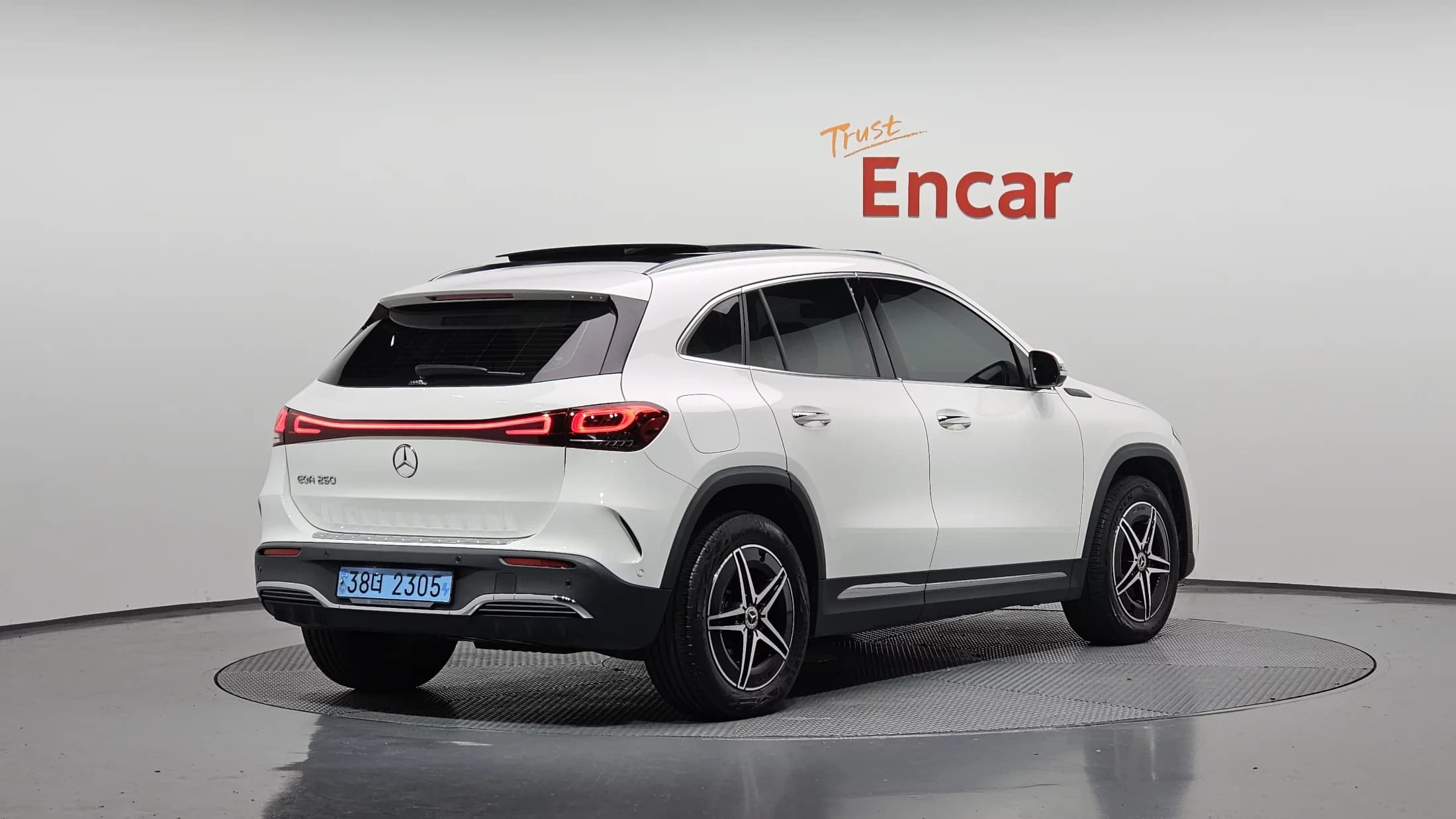 Mercedes-Benz EQA EQA250 AMG Package Plus, электромобиль, 2022 г. 62778 км. — фото 2