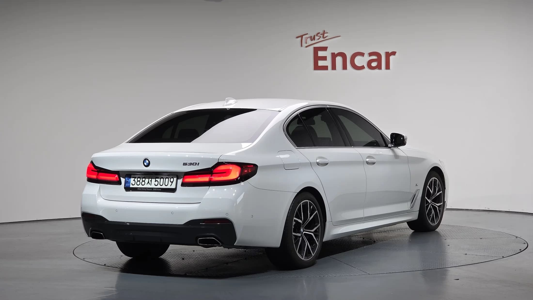 BMW 5-Series 530i M Sport Package, 2021 г. 48740 км. — фото 2