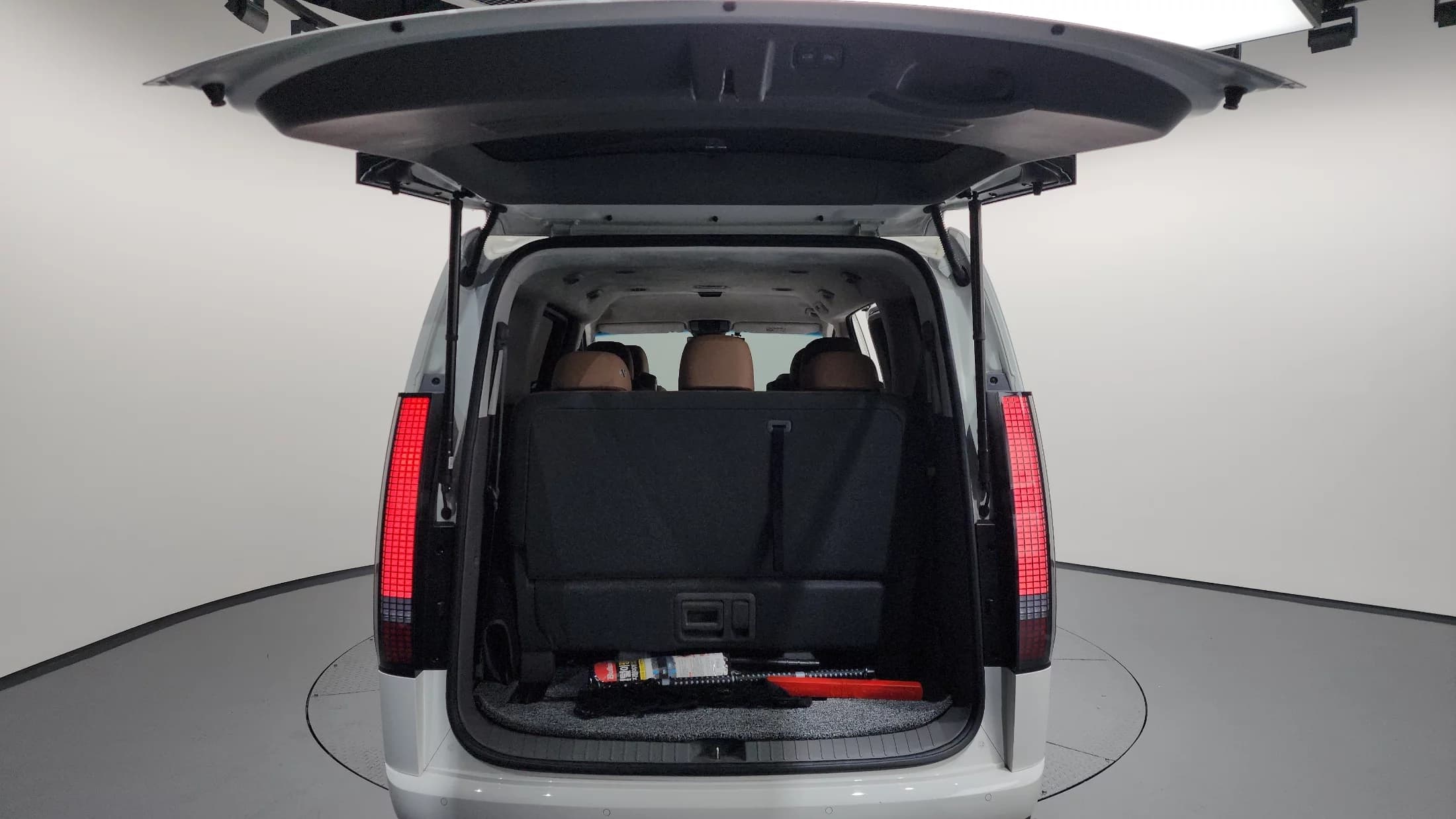 Hyundai Staria 4WD Lounge 9-Seater Inspiration, 2021 г. 30603 км. — фото 20