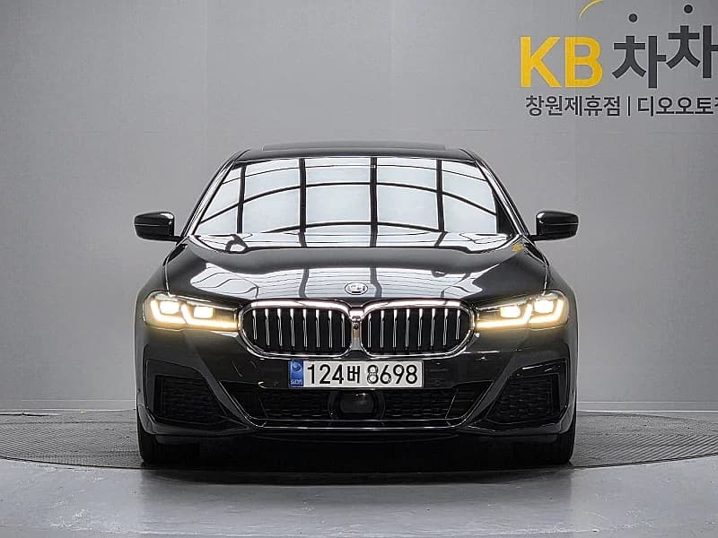 BMW 5-Series 523d M Sport, 2021 г. 130655 км. — фото 3