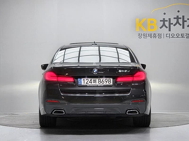 BMW 5-Series 523d M Sport, 2021 г. 130655 км. — фото 4