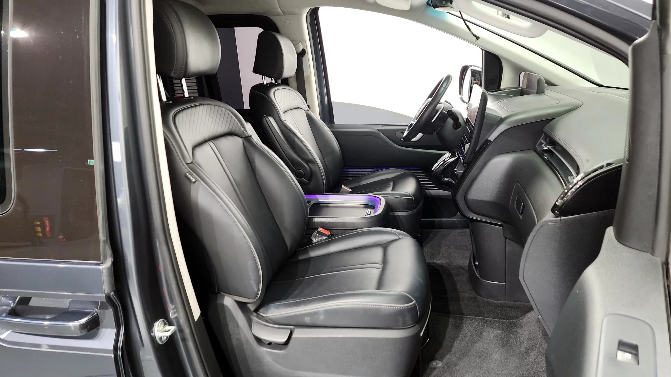 Hyundai Staria Lounge 9-Seater Prestige, 2023 г. 64409 км. — фото 11