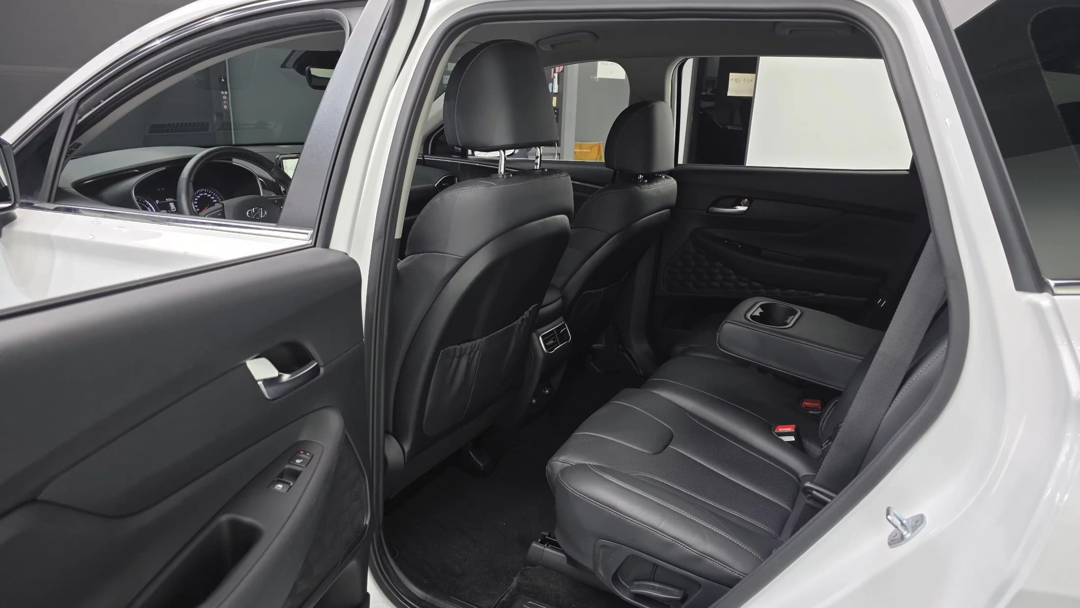 Hyundai Santa Fe HEV 1.6 4WD Exclusive, гибрид, 2023 г. 32287 км. — фото 11