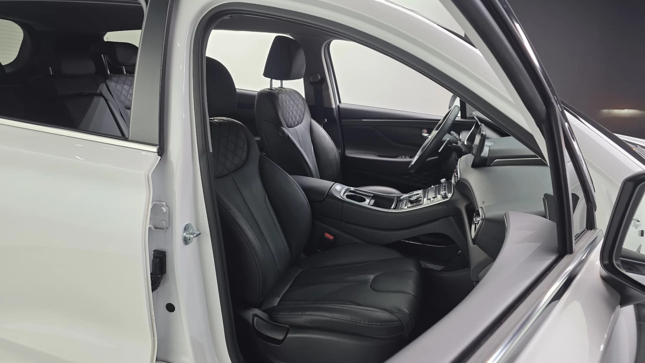 Hyundai Santa Fe HEV 1.6 4WD Exclusive, гибрид, 2023 г. 32287 км. — фото 12