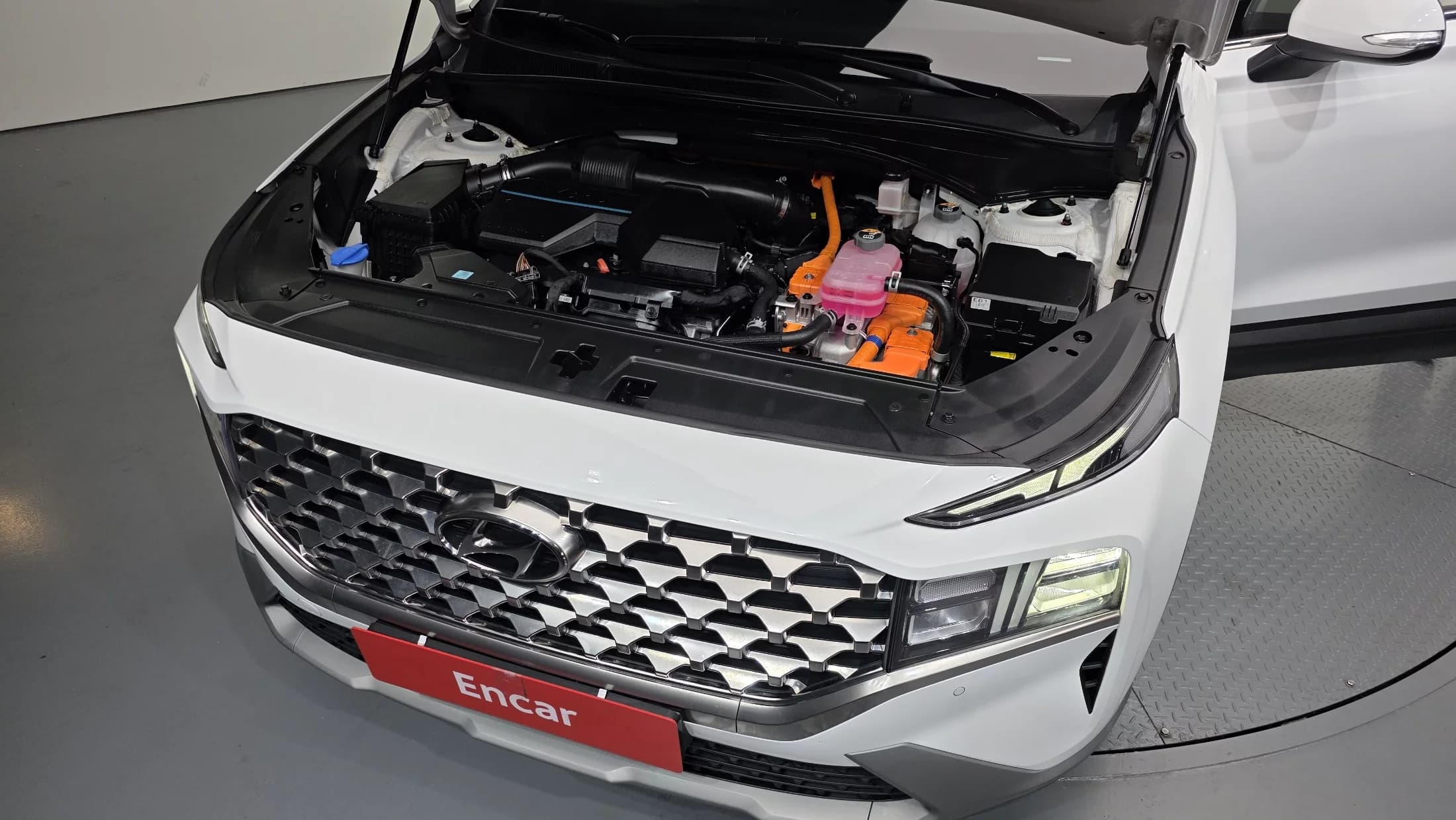 Hyundai Santa Fe HEV 1.6 4WD Exclusive, гибрид, 2023 г. 32287 км. — фото 6