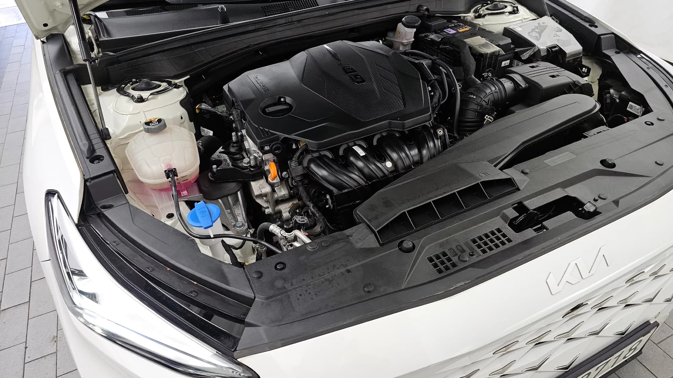 Kia K8 2.5 Gasoline 2WD Signature, 2022 г. 34784 км. — фото 6