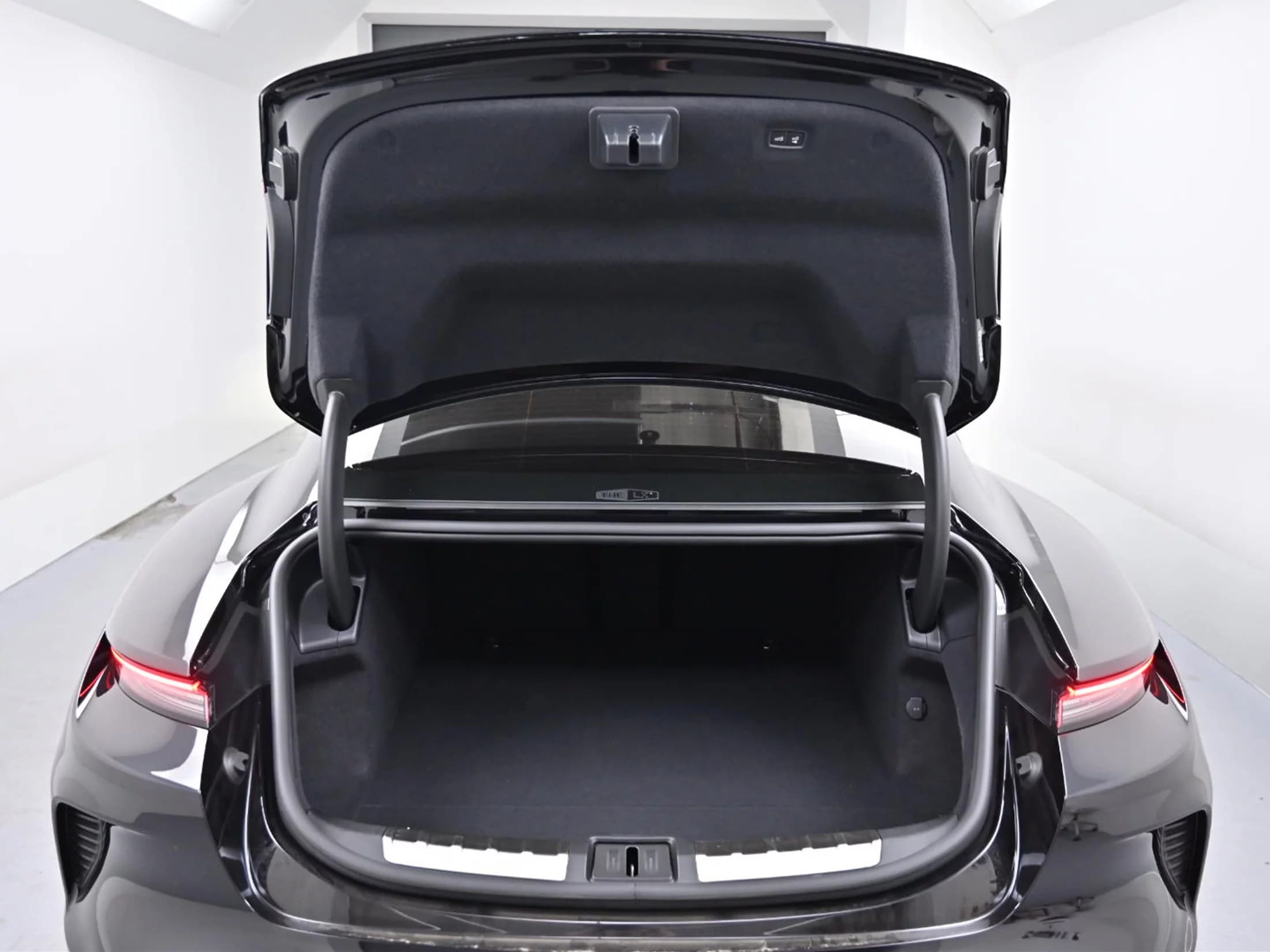 Porsche TAYCAN Turbo, электромобиль, 2025 г. 5850 км. — фото 20