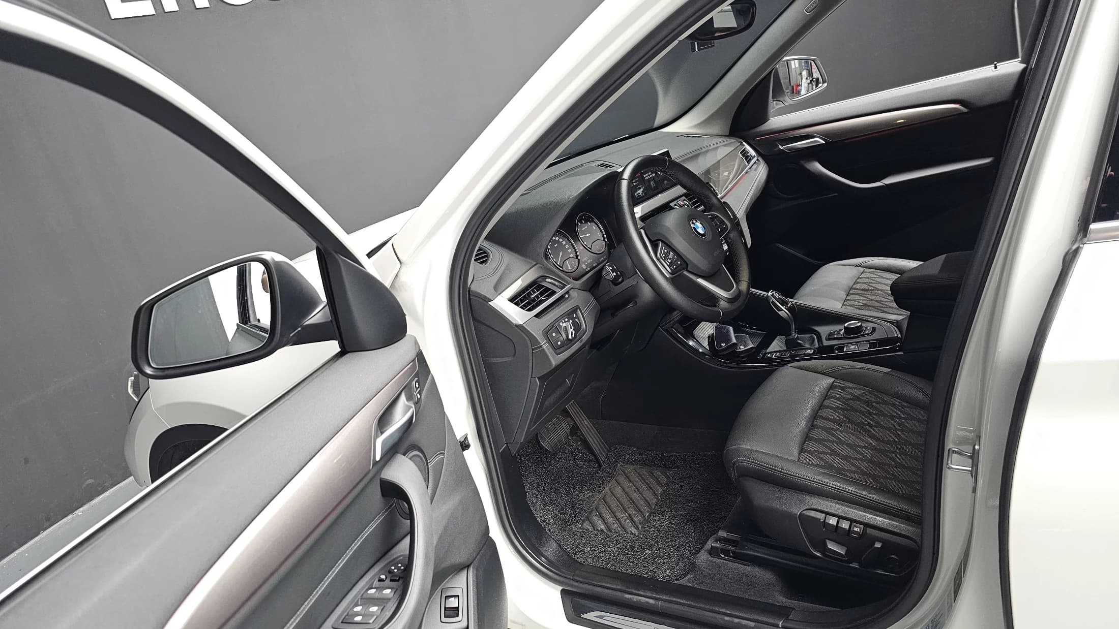 BMW X1 xDrive 20i xLine, 2021 г. 43392 км. — фото 10
