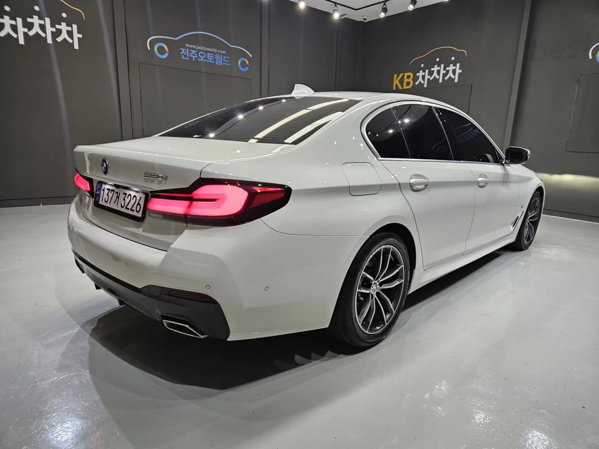 BMW 5-Series 520i M Sport, 2022 г. 80280 км. — фото 2