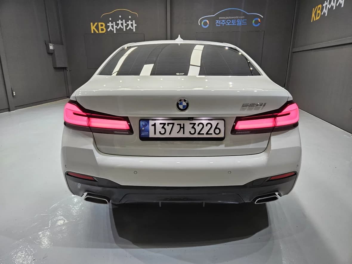 BMW 5-Series 520i M Sport, 2022 г. 80280 км. — фото 4