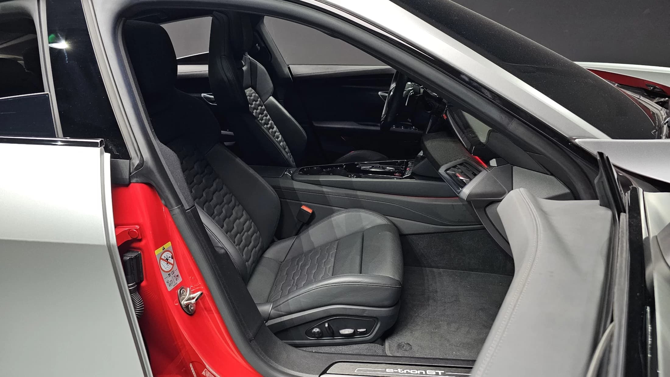 Audi E-TRON GT GT quattro Premium, электромобиль, 2021 г. 25816 км. — фото 10