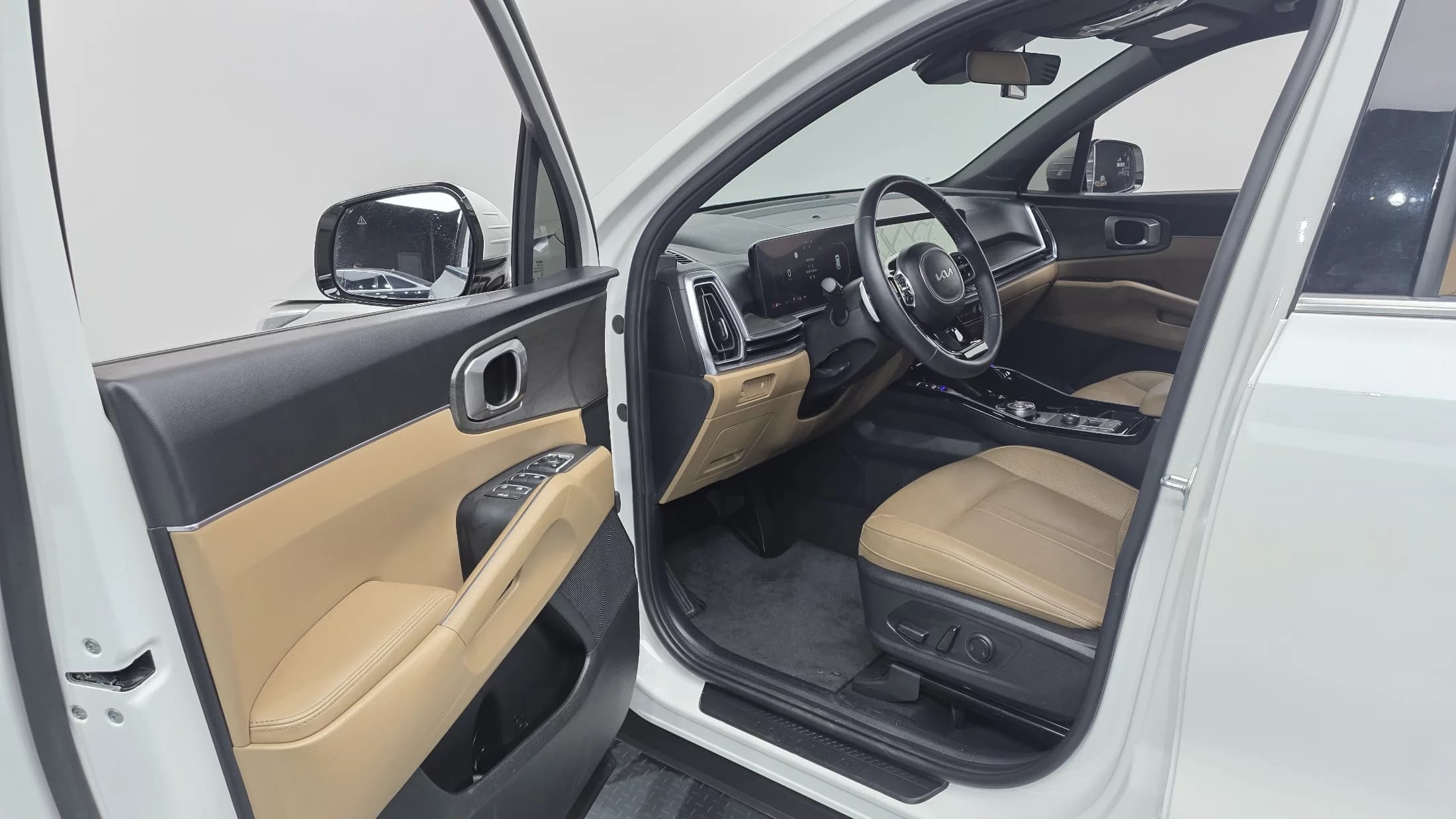 Kia Sorento Gasoline 2.5T 2WD Prestige, 2024 г. 20180 км. — фото 11