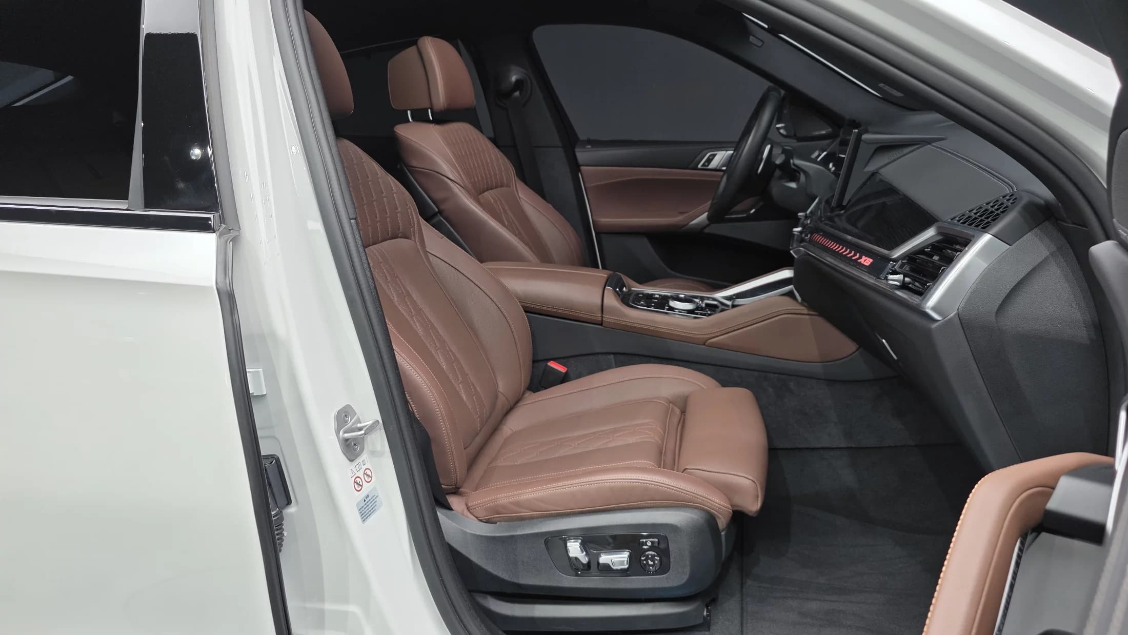 BMW X6 xDrive40i M Sport, 2023 г. 14955 км. — фото 11