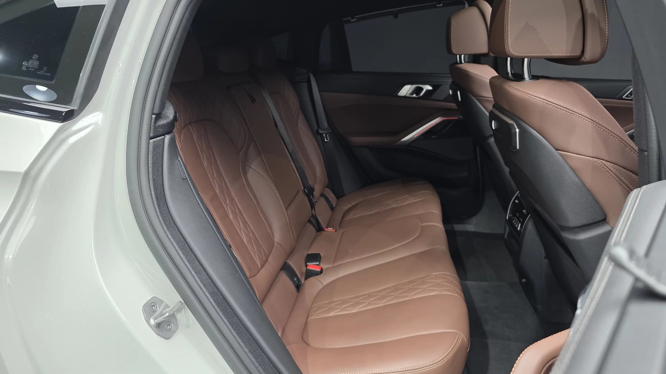 BMW X6 xDrive40i M Sport, 2023 г. 14955 км. — фото 12