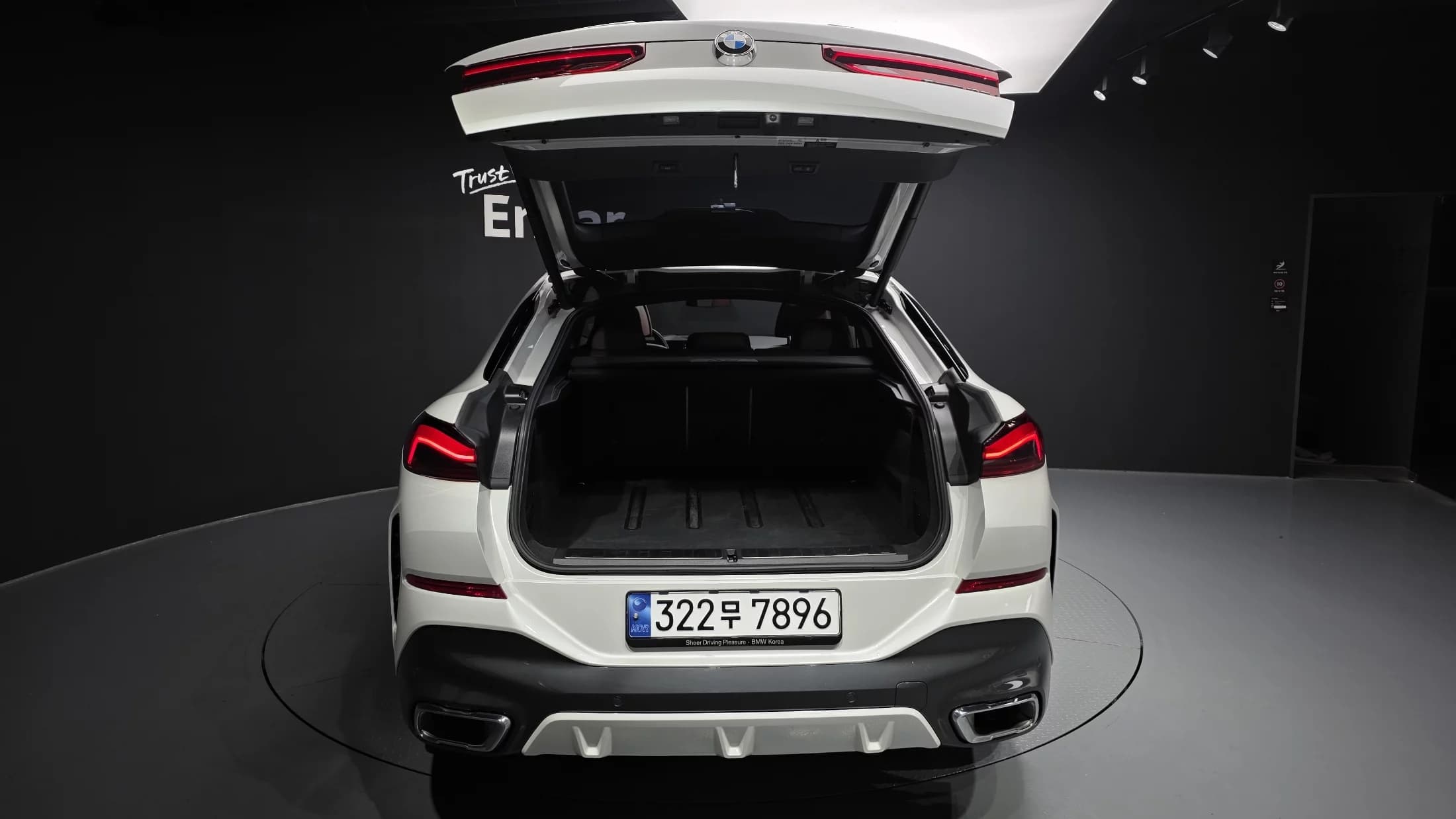 BMW X6 xDrive40i M Sport, 2023 г. 14955 км. — фото 20