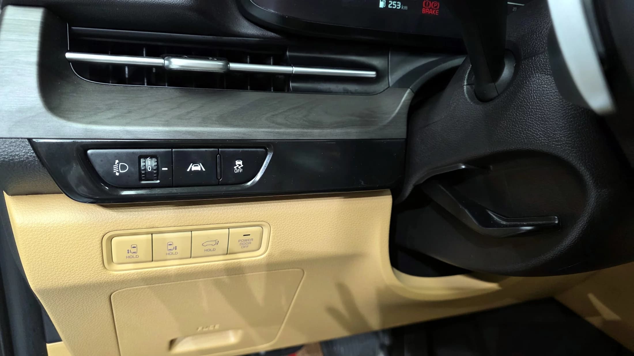 Kia Carnival 9-Seater Signature, 2023 г. 18046 км. — фото 15