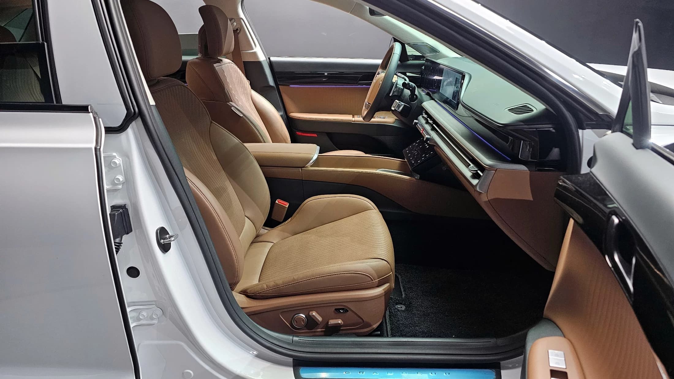 Hyundai Grandeur 2,5 Gasoline 2WD Calligraphy, 2023 г. 6691 км. — фото 10