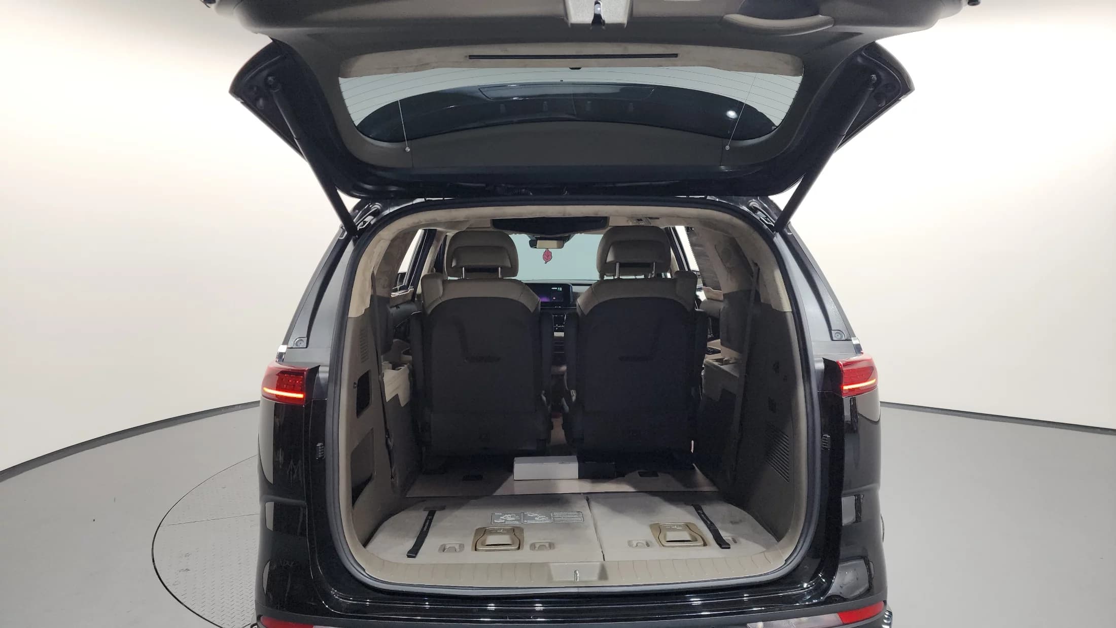 Kia Carnival Gasoline 7-seater Limousine(Special vehicle), 2023 г. 75106 км. — фото 20