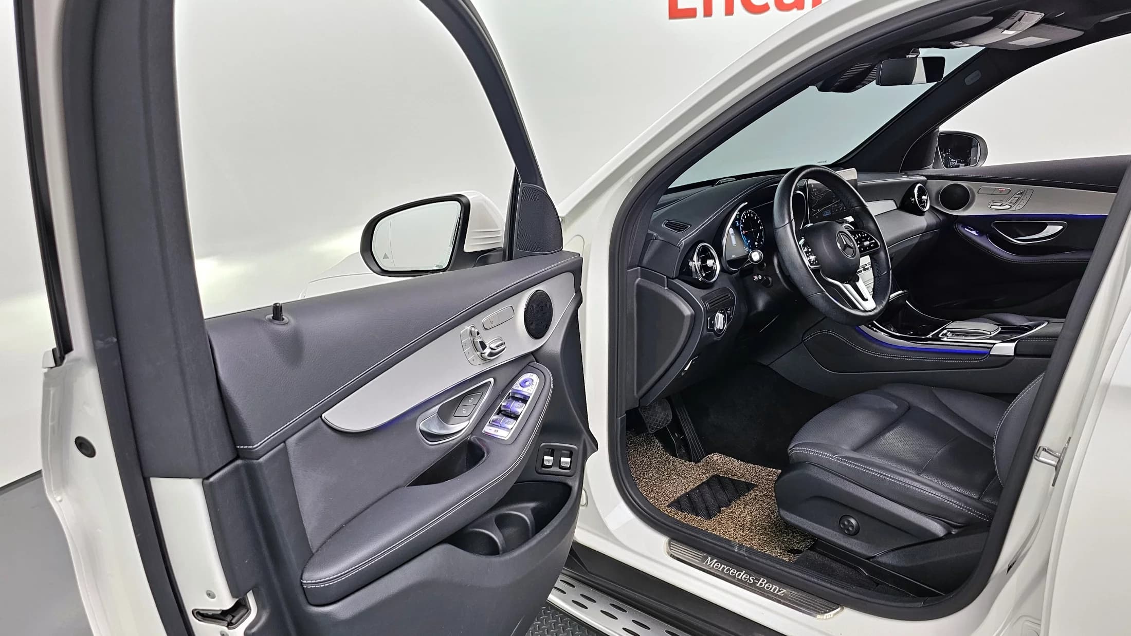 Mercedes-Benz GLC-Class GLC300e 4MATIC, гибрид, 2021 г. 69756 км. — фото 10