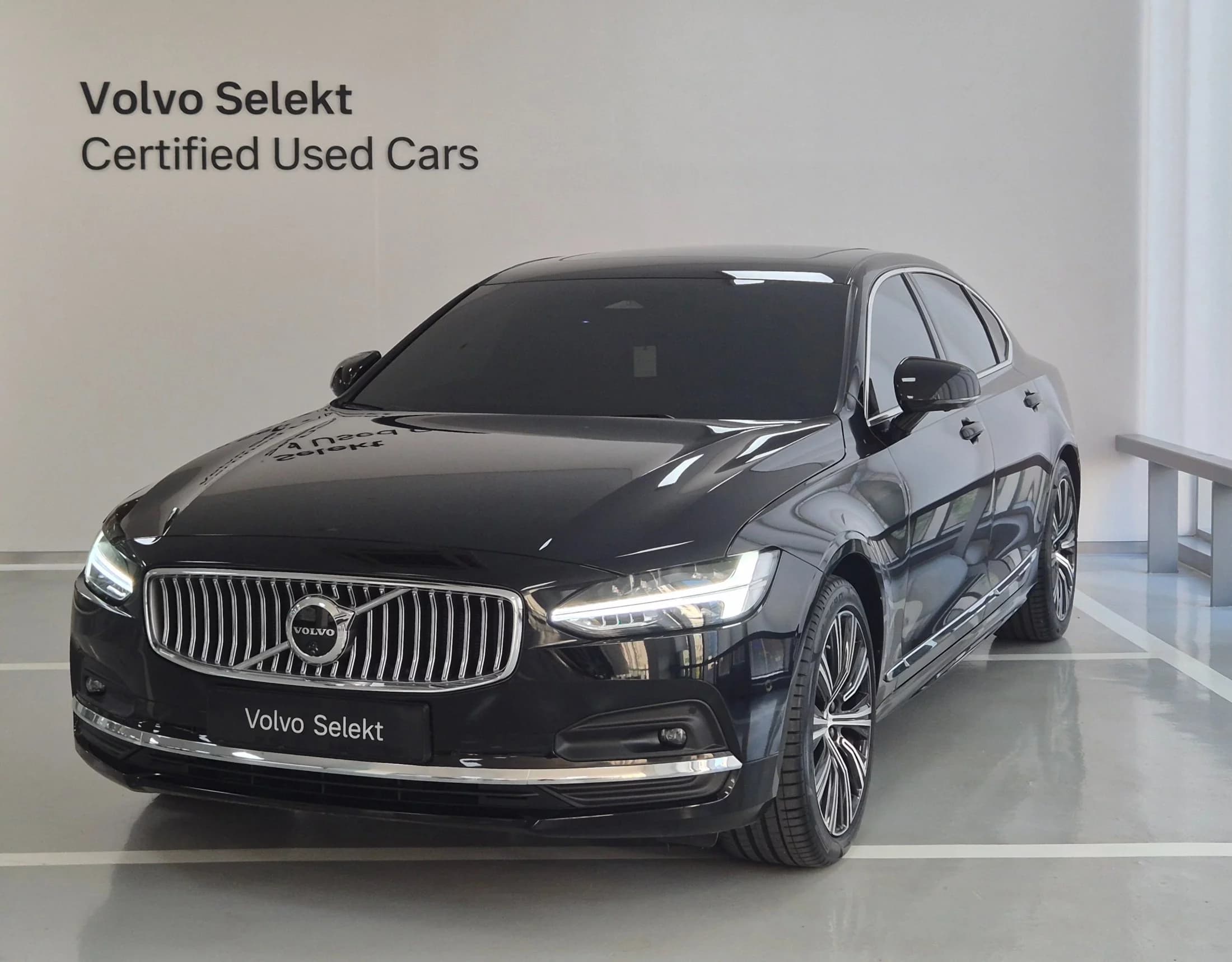 Volvo S90 B5 Ultimate Bright, 2024 г. 13037 км.