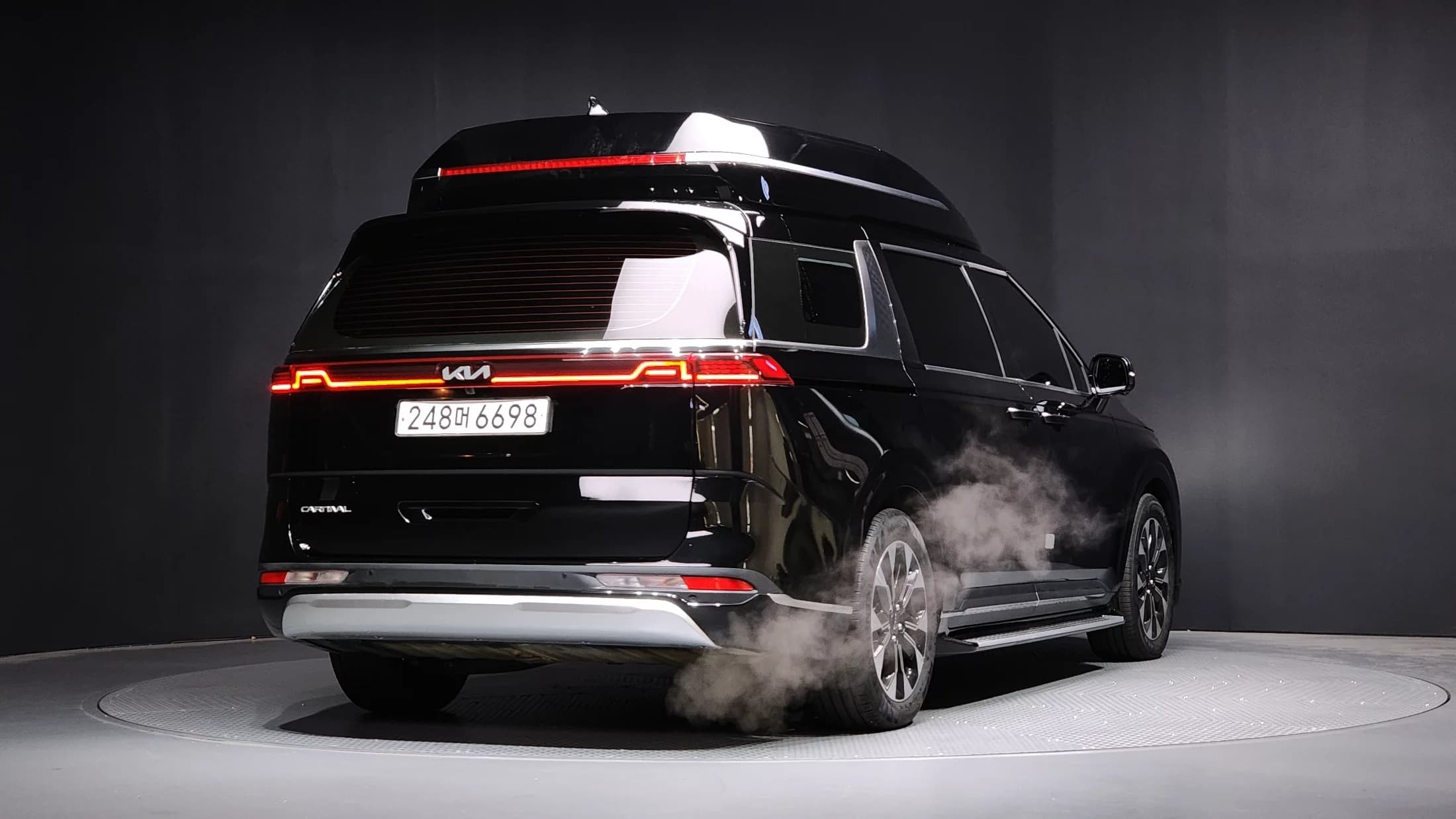 Kia Carnival Gasoline 7-Seater Hi-Limousine Signature, 2023 г. 61431 км. — фото 2