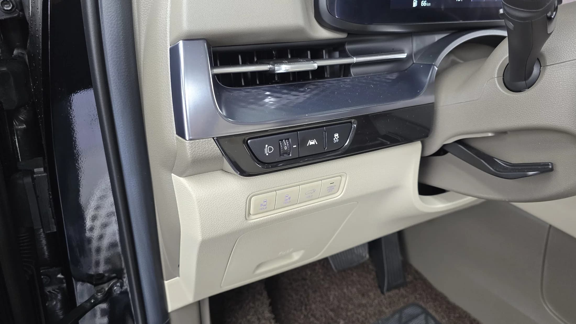 Kia Carnival Gasoline 7-Seater Hi-Limousine Signature, 2023 г. 61431 км. — фото 17