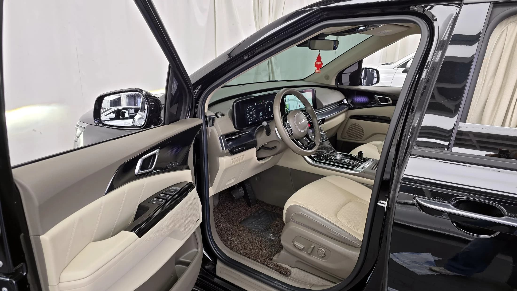 Kia Carnival Gasoline 7-Seater Hi-Limousine Signature, 2023 г. 61431 км. — фото 10